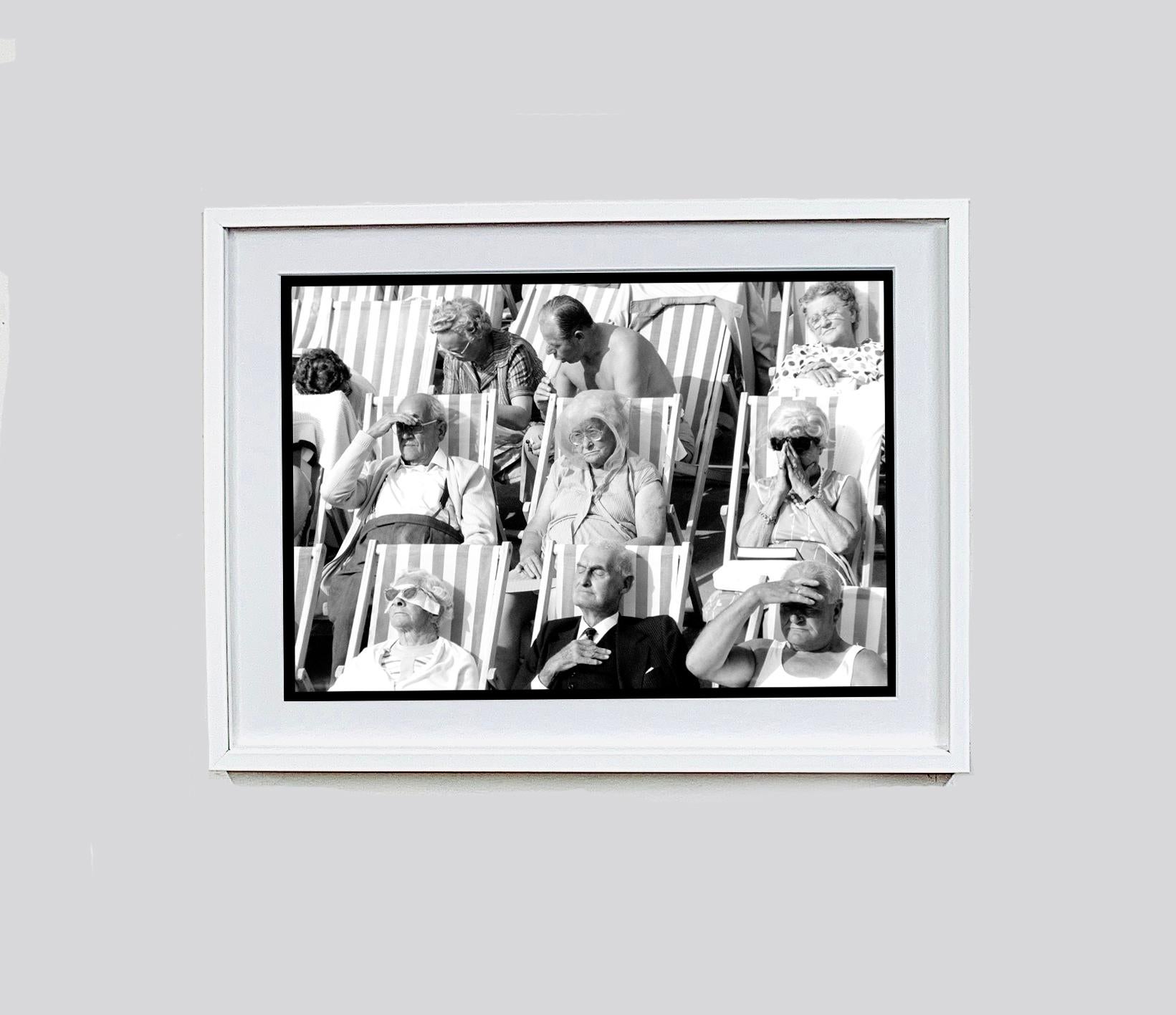 Bandstand II, Eastbourne, UK - Schwarzweiße Vintage-Fotografie (Nachkriegszeit), Print, von Samuel Field
