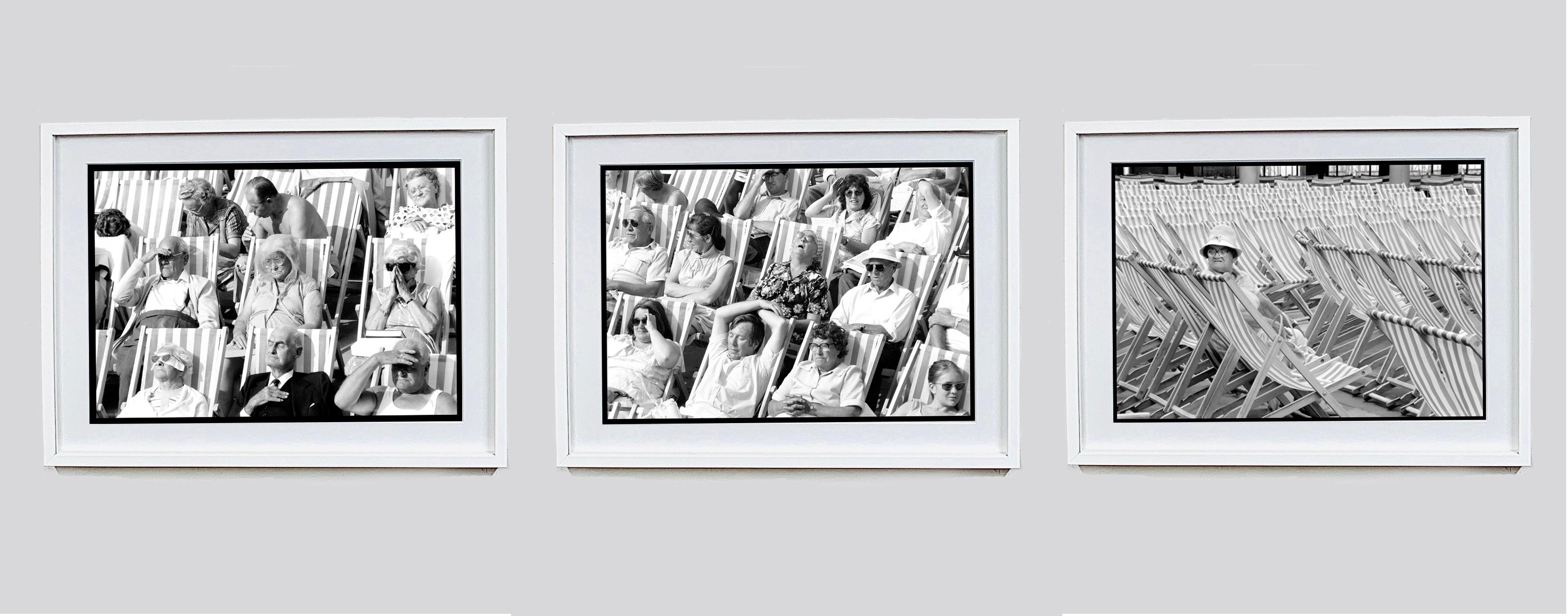 Bandstand II, Eastbourne, Regno Unito - Fotografia d'epoca in bianco e nero - Portrait Print Grigio di Samuel Field