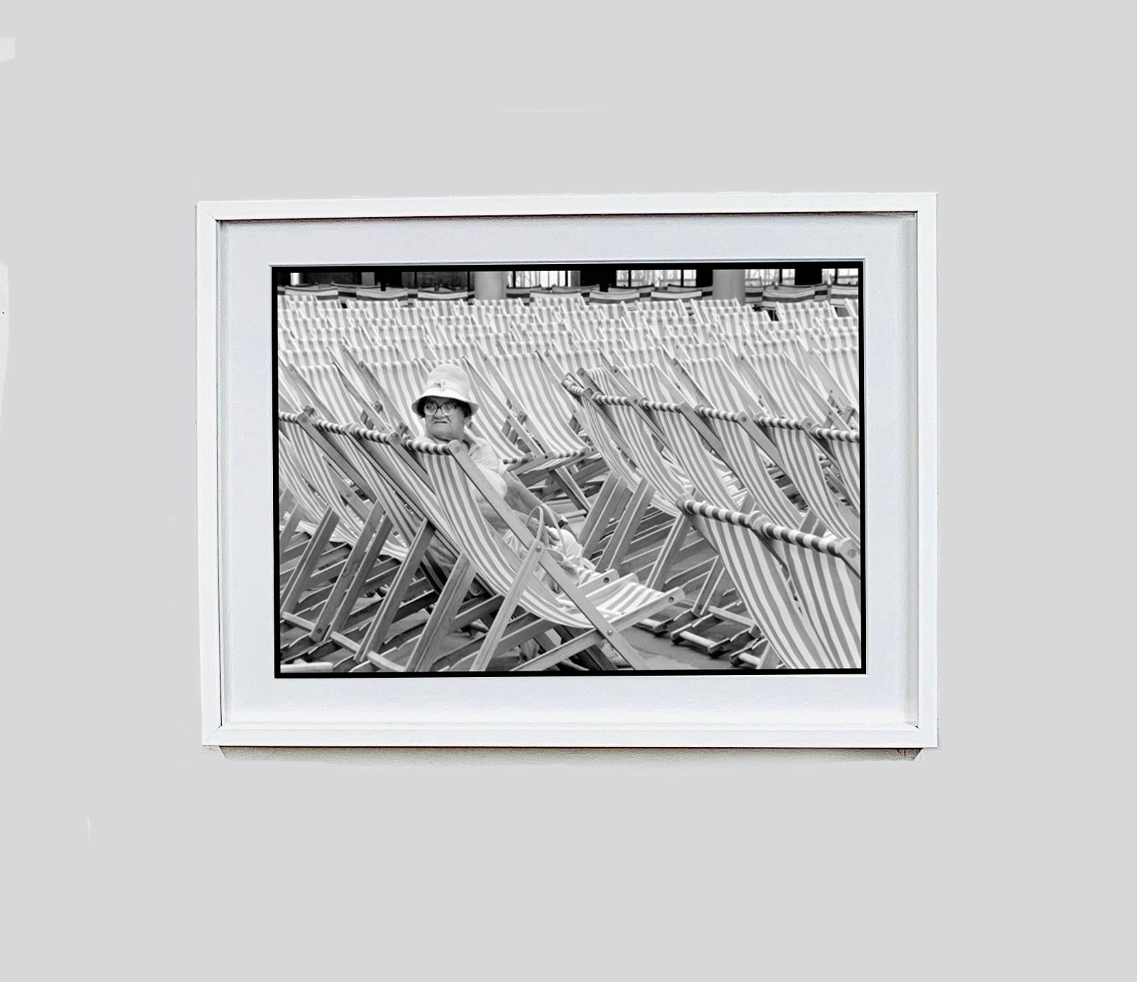 Bandstand III, Eastbourne, UK - Schwarzweiße Vintage-Fotografie (Nachkriegszeit), Photograph, von Samuel Field