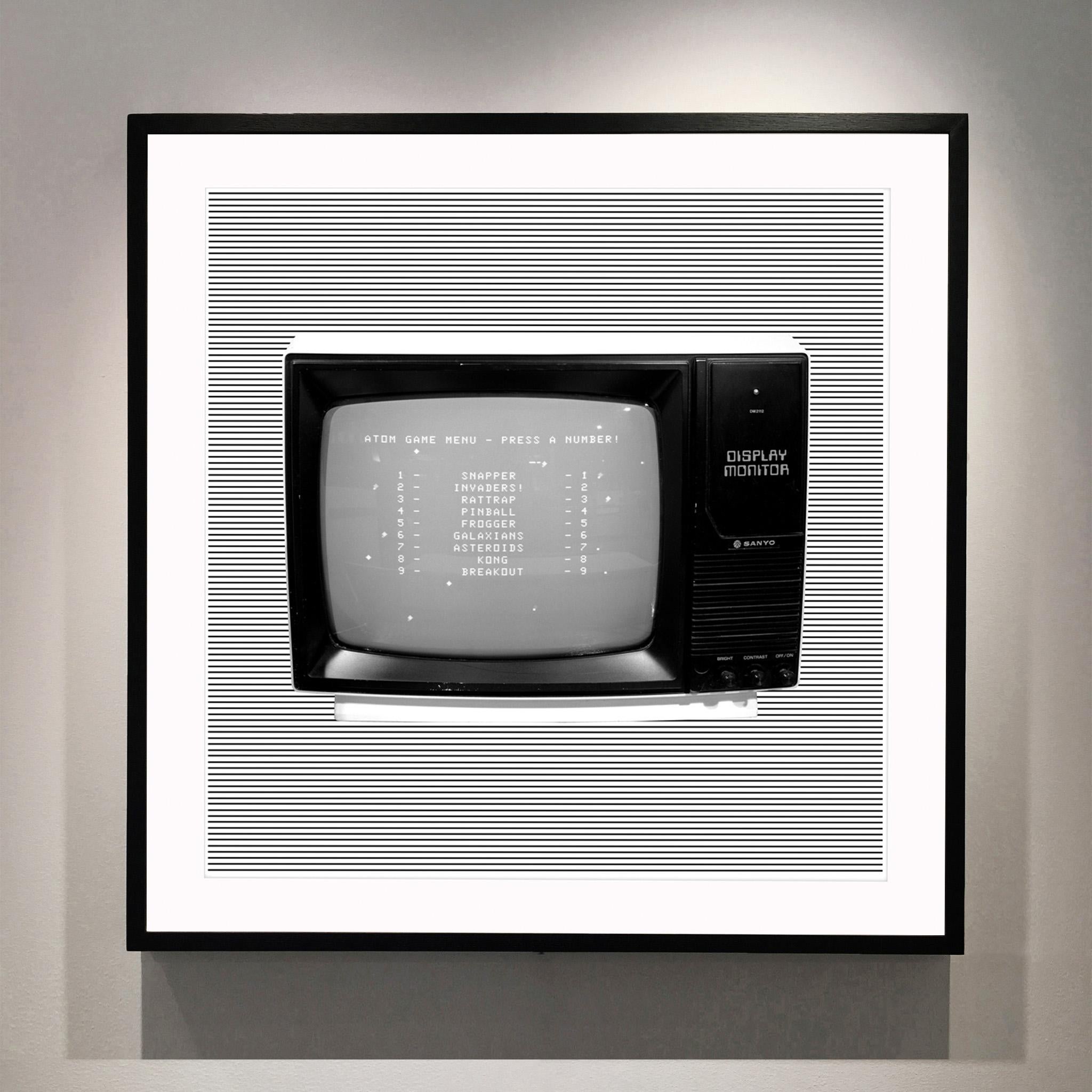 Personal Computer-Serie „Contrast“ – Schwarz-Weiß-Pop-Art-Fotografie – Print von Samuel Field