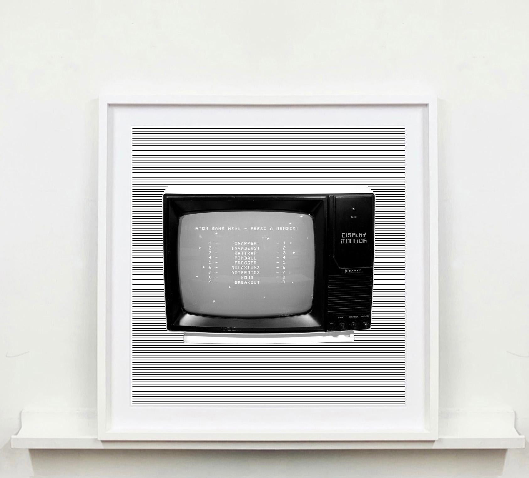 Personal Computer-Serie „Contrast“ – Schwarz-Weiß-Pop-Art-Fotografie (Grau), Print, von Samuel Field