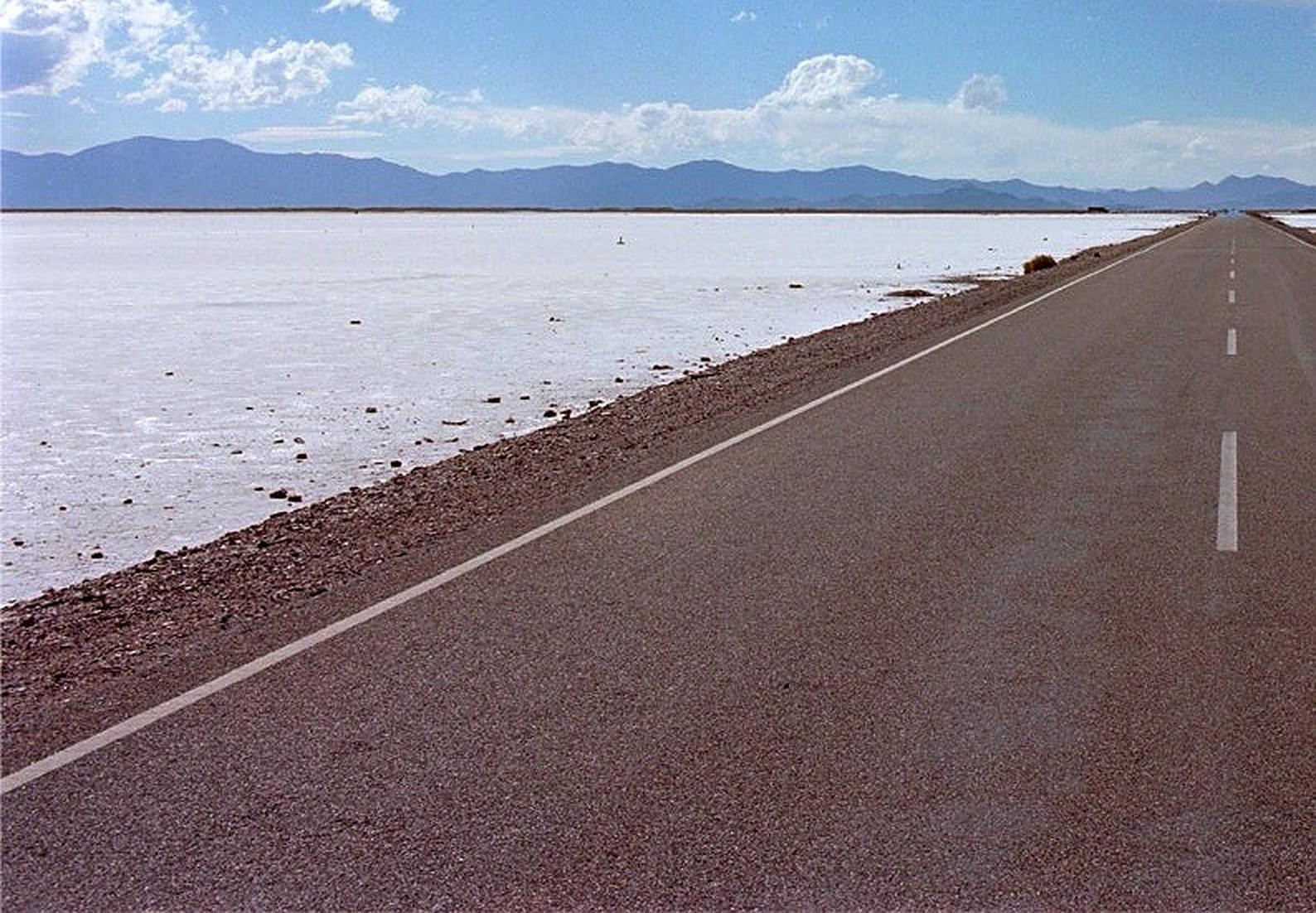 Argentina Road, Samuel Hicks – Zeitgenössische Landschafts-Reisefotografie im Angebot 2