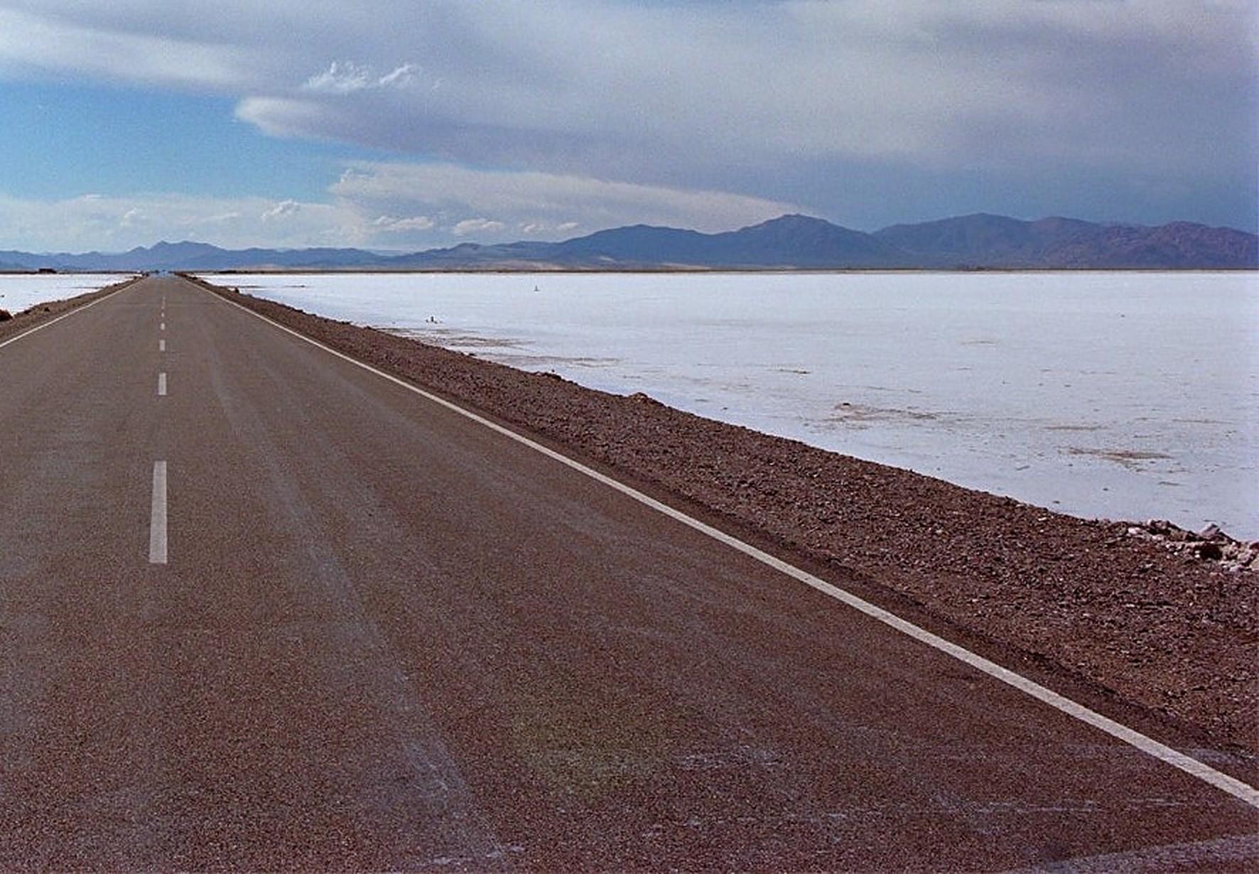 Argentina Road, Samuel Hicks – Zeitgenössische Landschafts-Reisefotografie im Angebot 3
