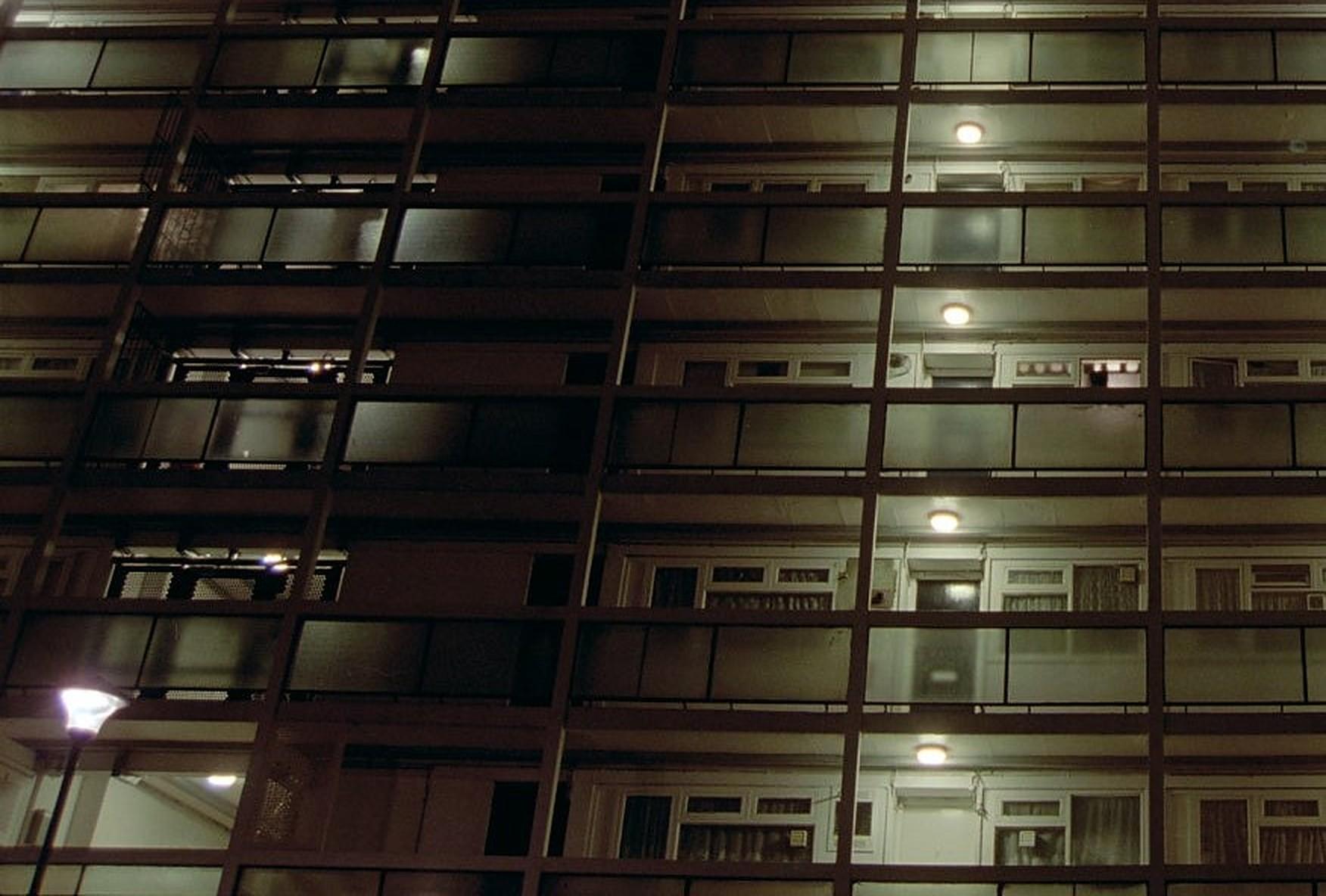 Samuel Hicks - Photographie de paysage contemporaine, lumière, Brixton Flats en vente 3