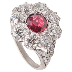 Bague Art déco 1925 de SAMUEL KIND & SON en platine avec rubis et diamants de 4,87 carats