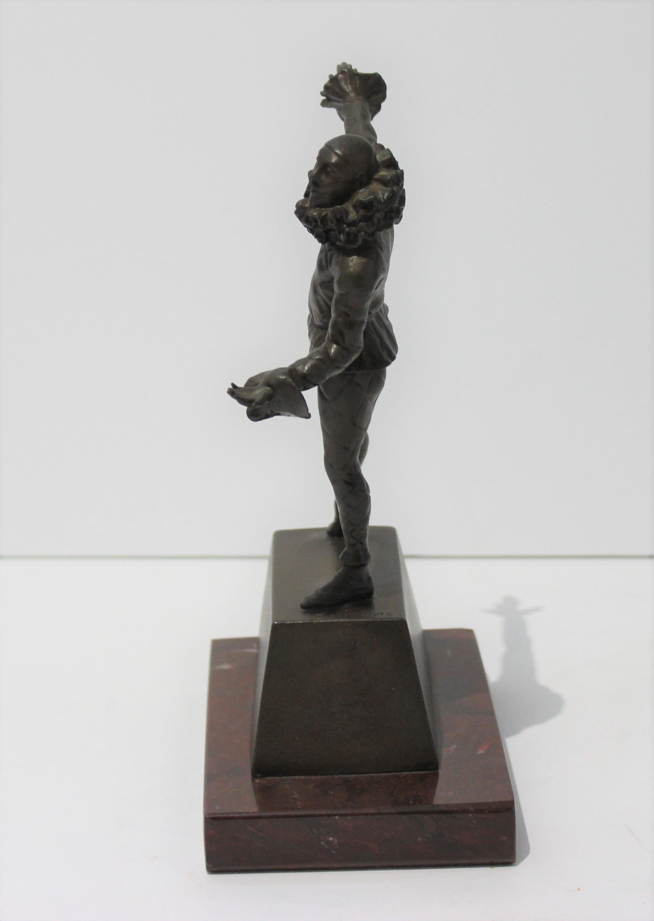 Romantico Scultura Samuel Lipchytz Arlecchino in bronzo in vendita