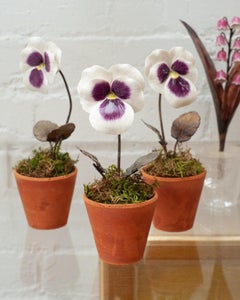 Samuel Mazy Escultura de porcelana esmaltada morada y blanca Pensamiento