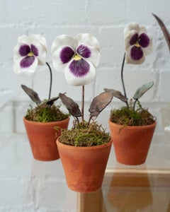 Samuel Mazy Escultura de porcelana esmaltada morada y blanca Pensamiento