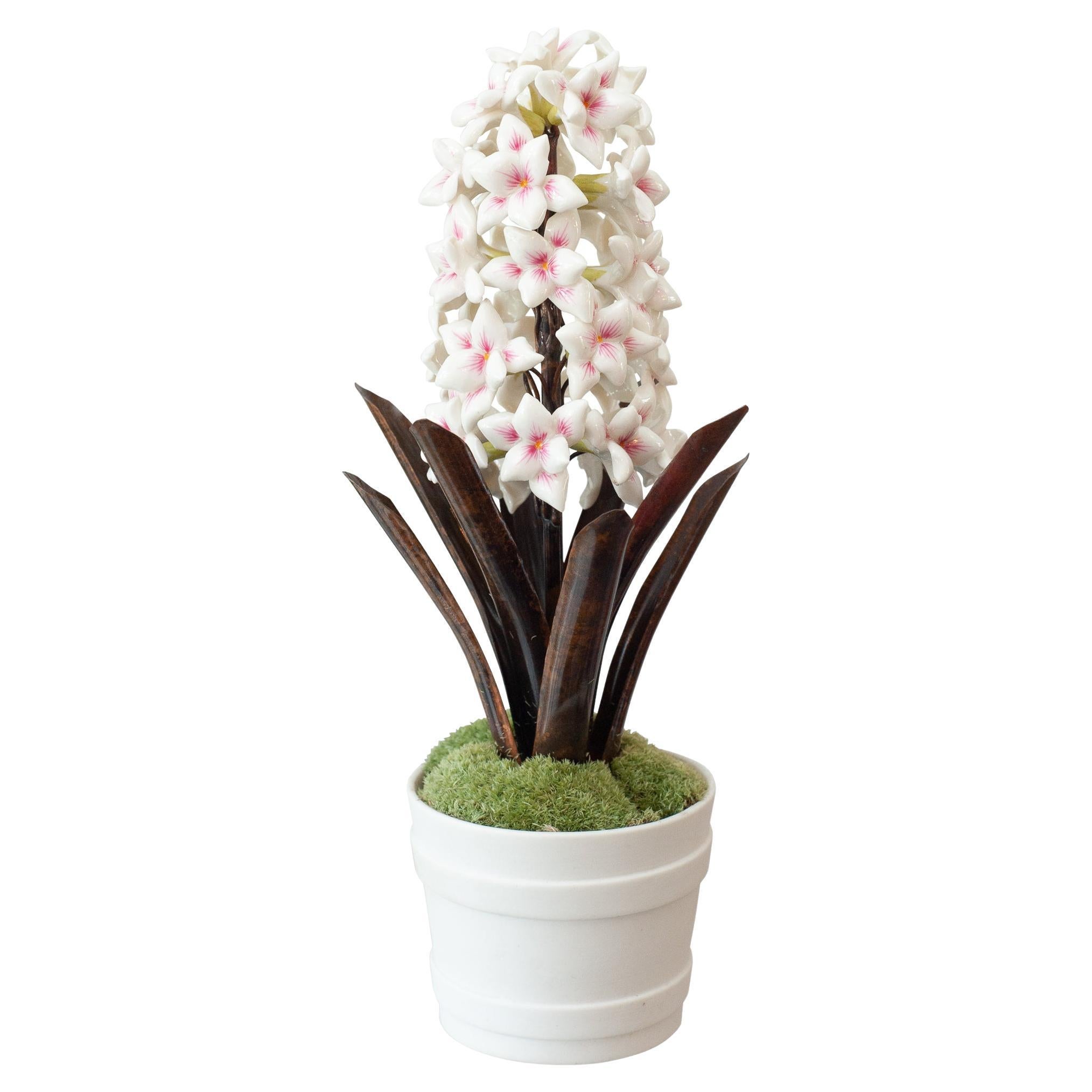 Escultura de jacinto de porcelana esmaltada en blanco y rosa de Samuel Mazy
