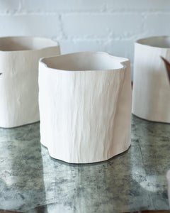 Samuel Mazy, vaso in porcellana Faux Bois di colore bianco e biscotto