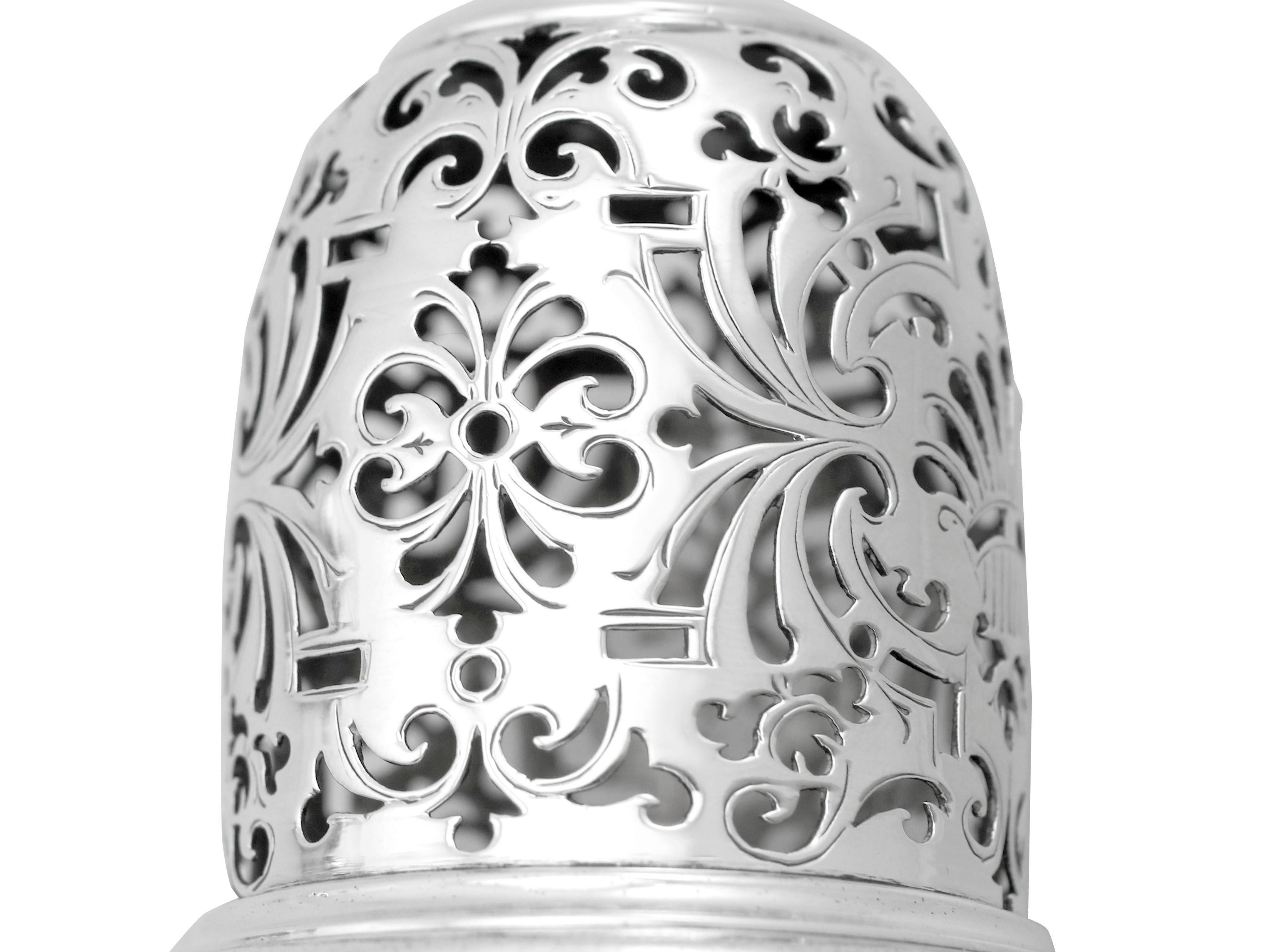 Samuel Wood Antique Sterling Silver Sugar Caster In Excellent Condition For Sale In Jesmond, Newcastle Upon Tyne