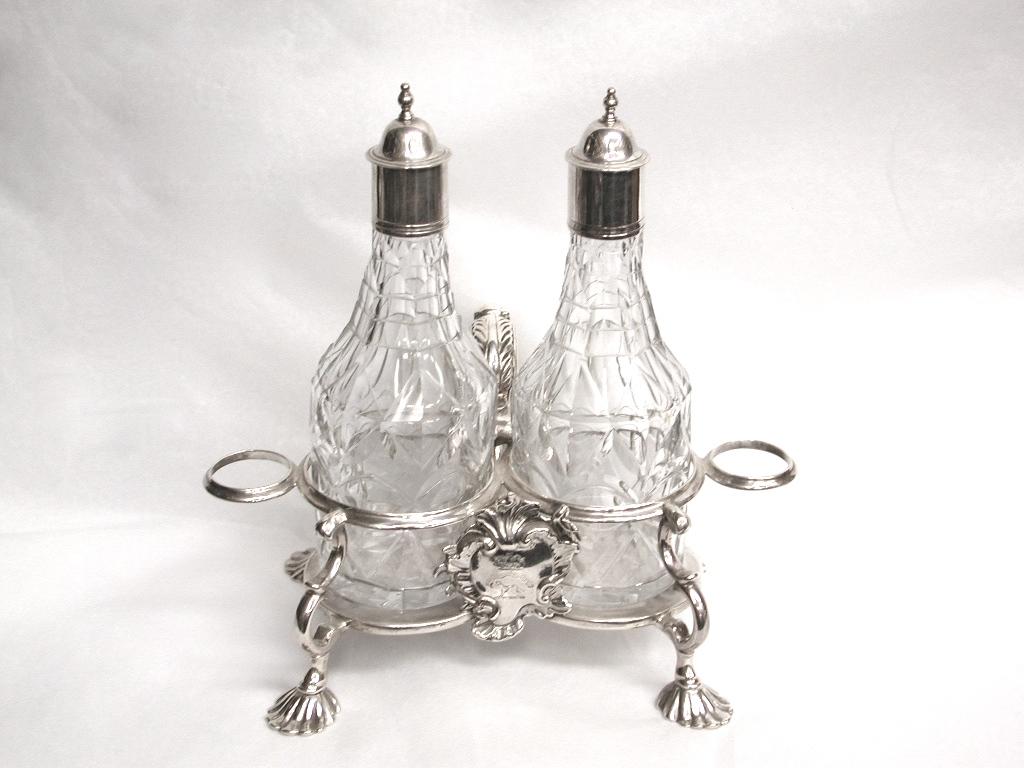 Samuel Wood George 11 Silver and Cut Glass Oil and Vinegar Cruet Stand, 1751 In Good Condition In London, GB