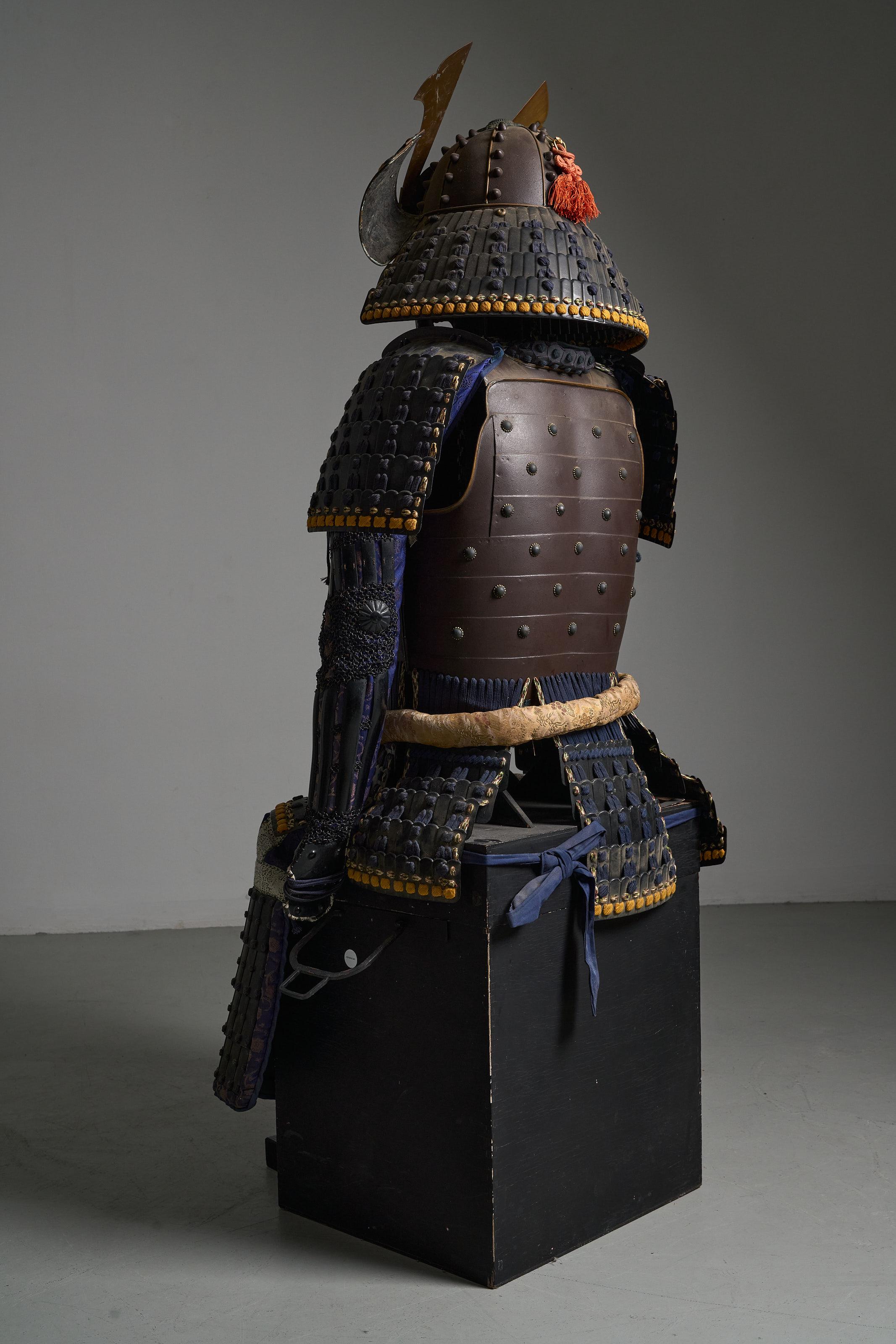 Japonisme Samuraï armor For Sale
