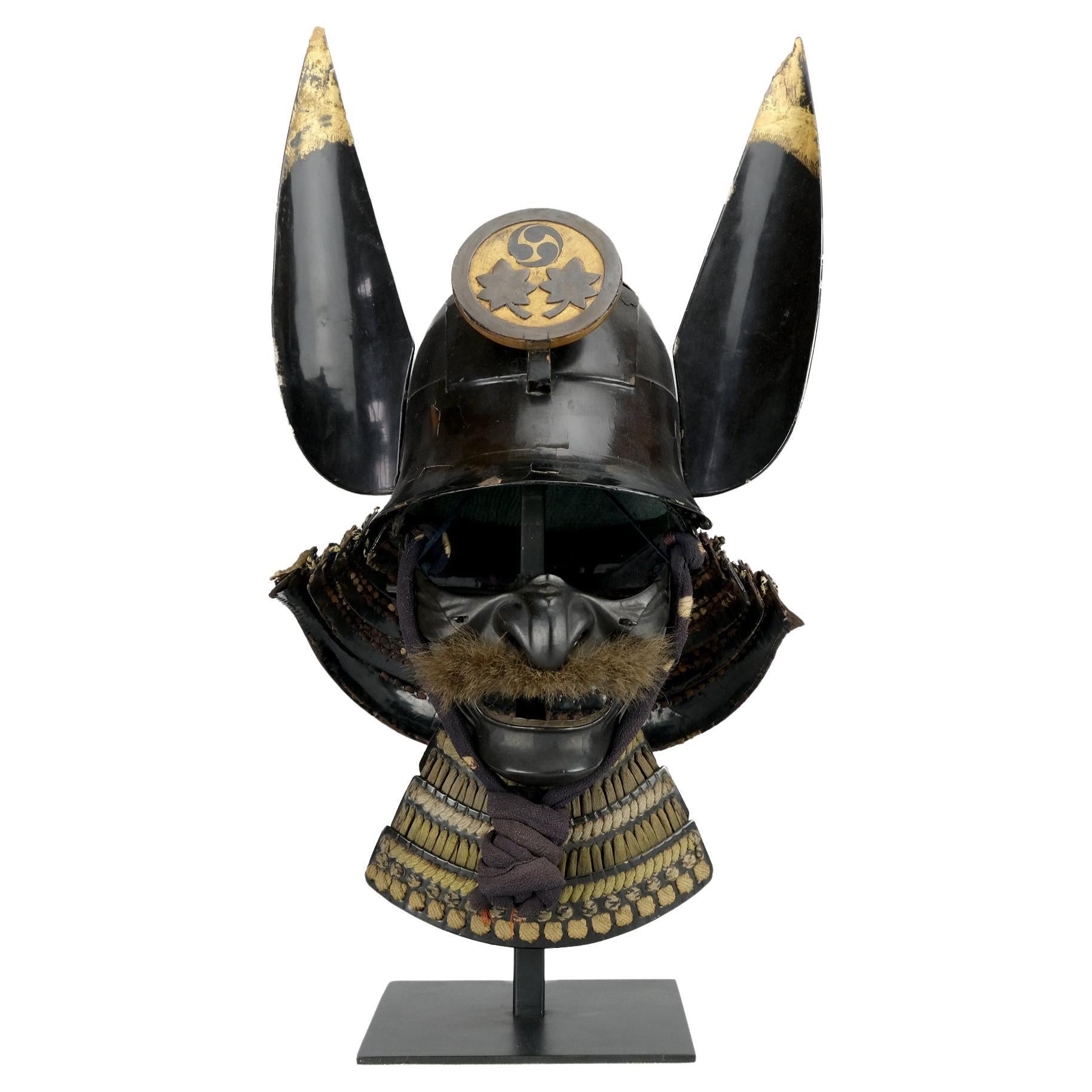 Samurai-Helm "Zunari Kabuto" - Frühes Edo (um 1610) im Angebot