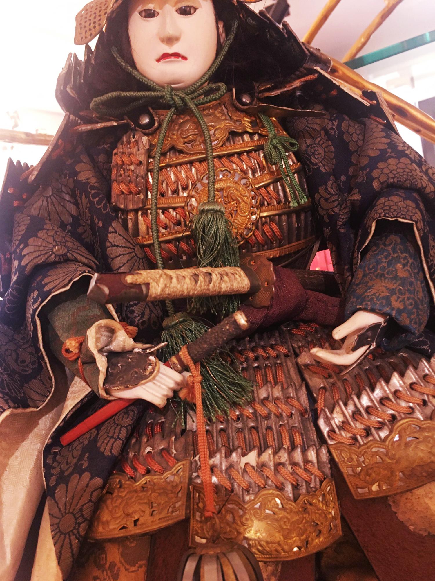 Hand-Carved Samuraï Puppet Musha Nyngyo A Set of 2 Sculpture For Sale