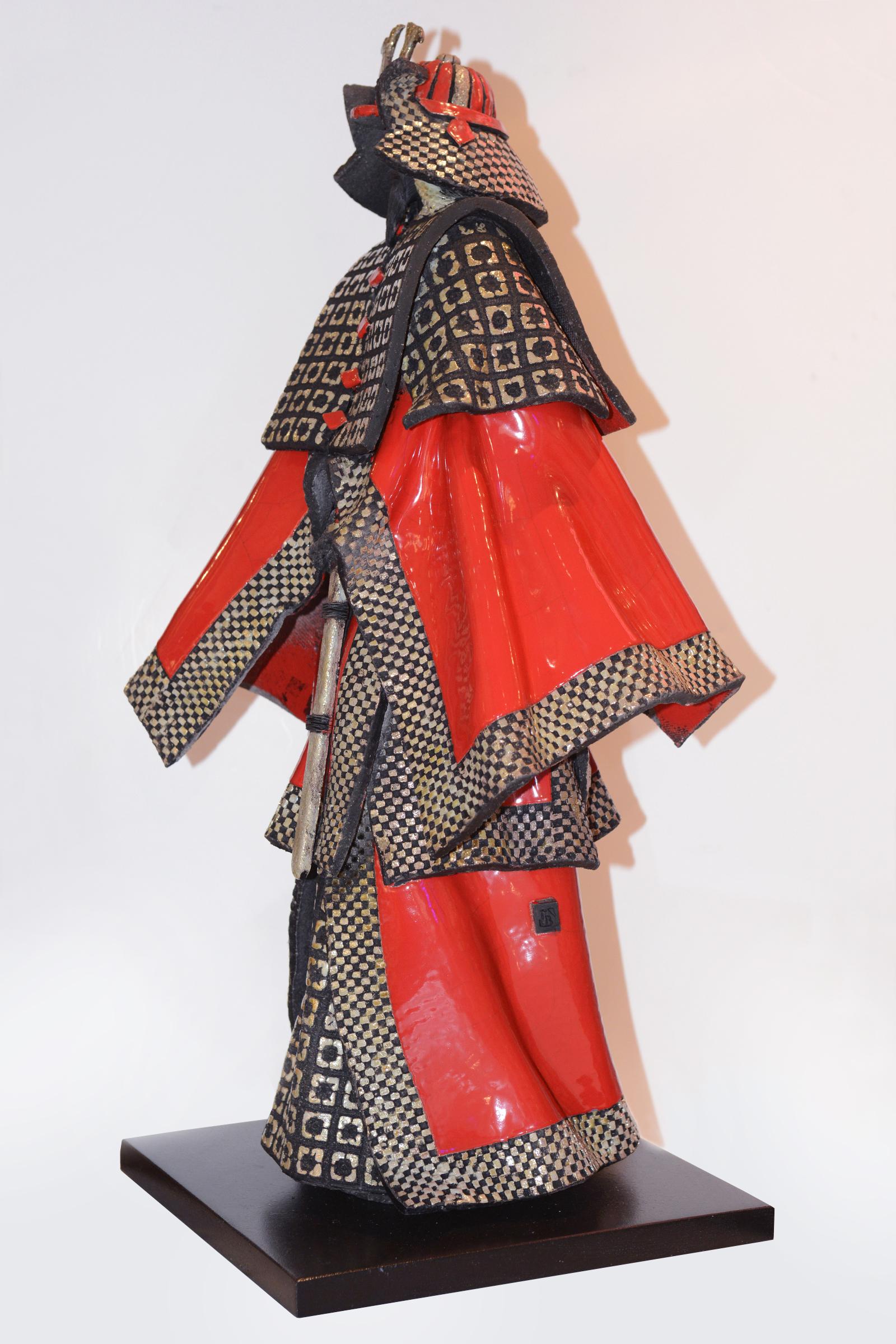 Escultura Samurai de Raku Rojo y Plata Hecho a mano en venta