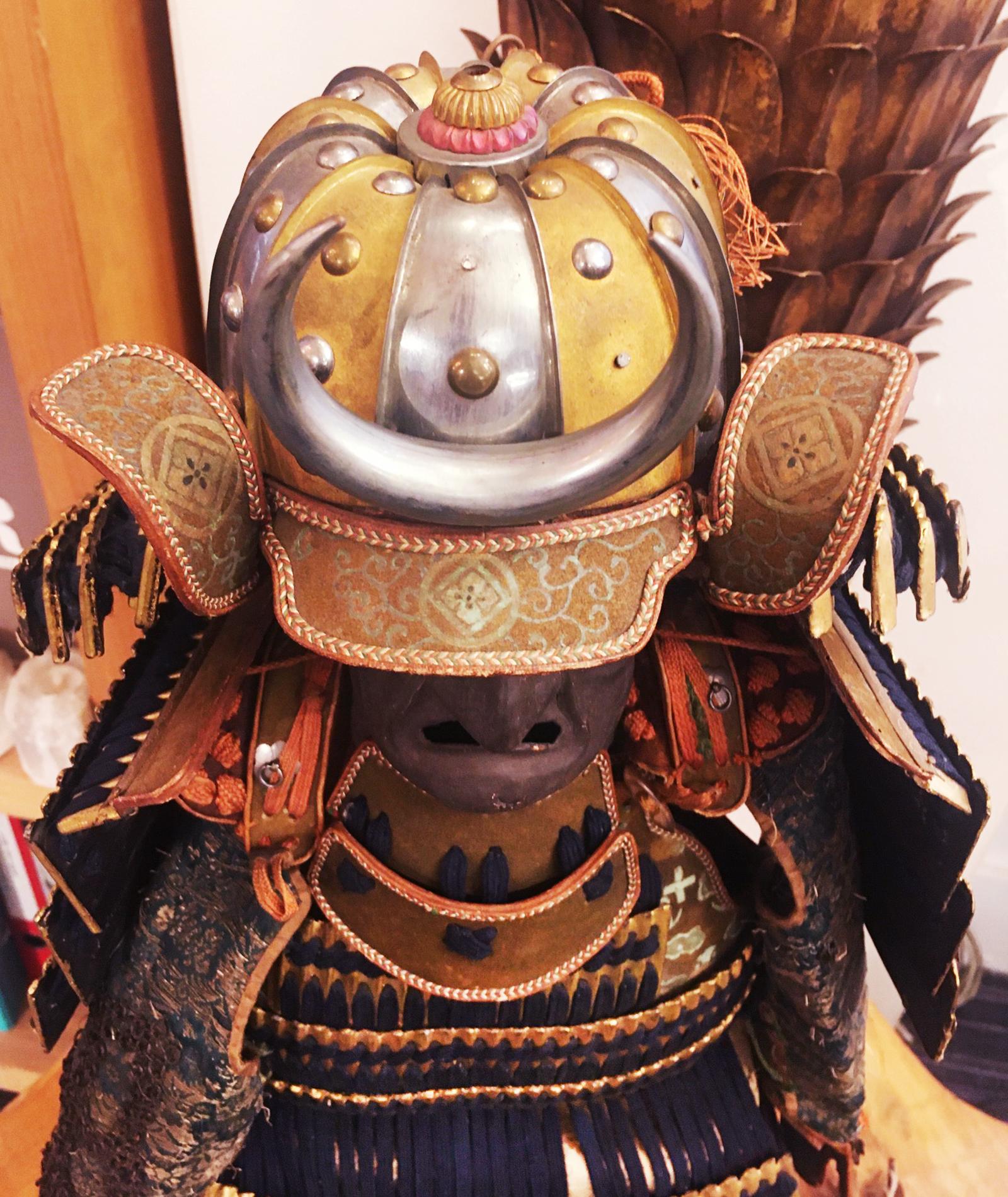 Sculpté à la main Sculpture de marionnettes de Samuraï Yoshitsune en vente
