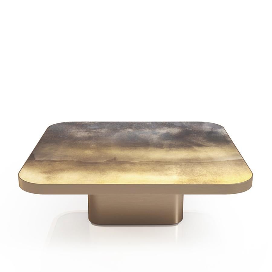 Coffee table San Angelo with structure in solid brass
in burnished finish. With etched glass top engraved with
diamond pen with silvered antique finish and varnished 
gold paint.