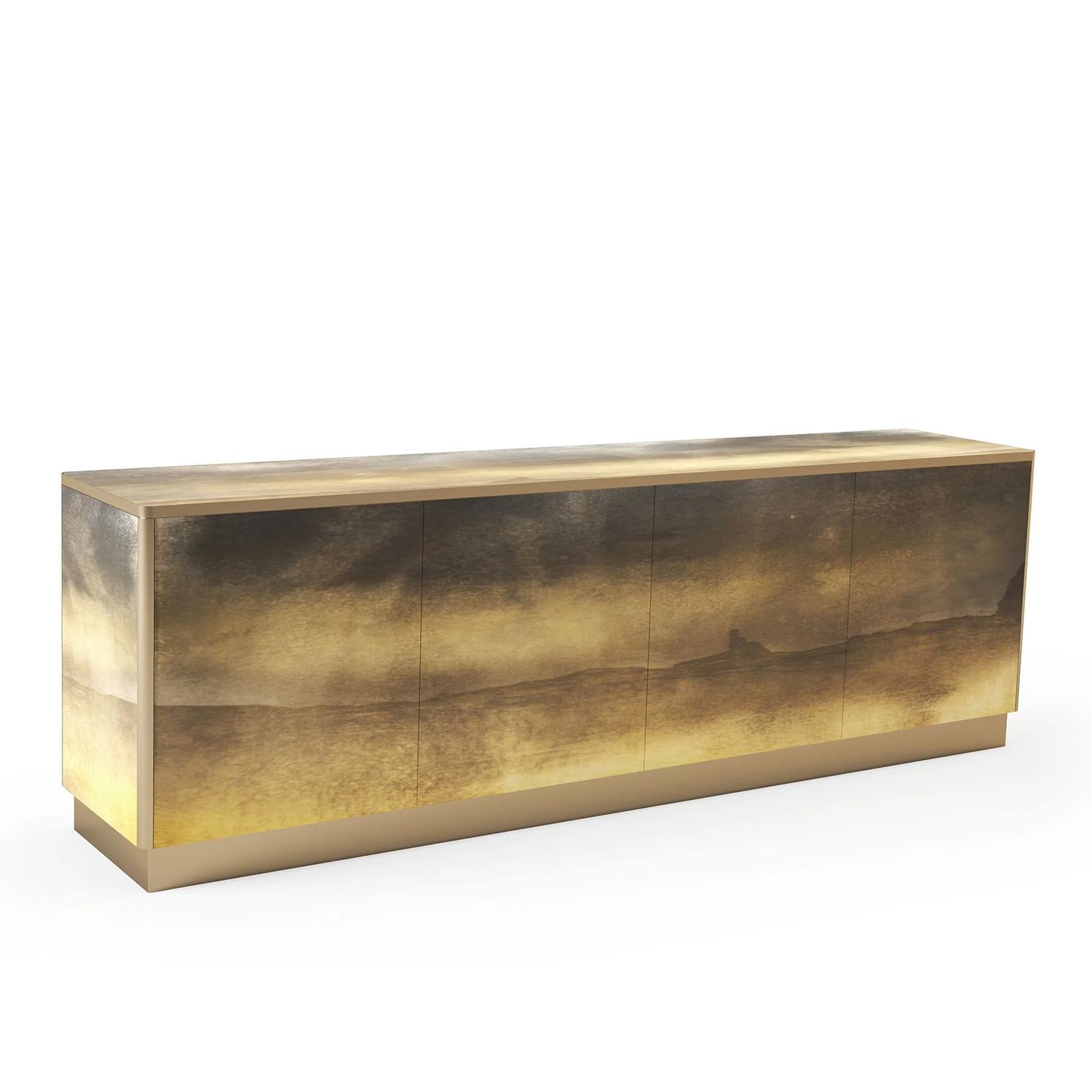 Sideboard San Angelo with structure in solid brass
in burnished finish. With etched glass top and all sides
engraved with diamond pen with silvered antique finish 
and varnished gold paint.