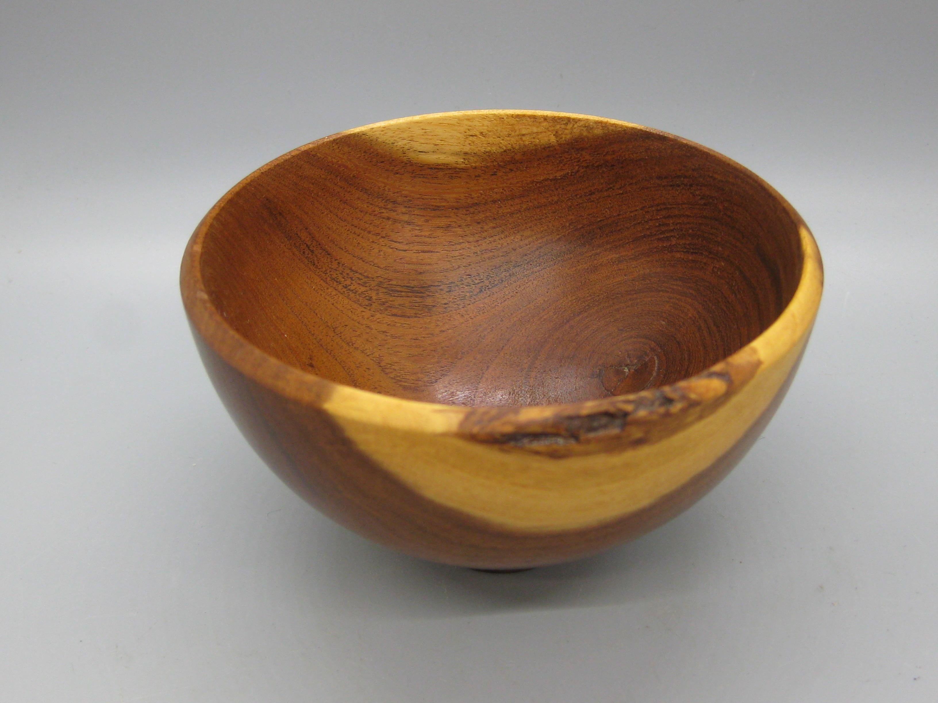 Expertly crafted Mesquite wood turned bowl by San Diego artist/craftsman Sally Ault. Signed on the underside. Wonderful shape and form. The natural wood grain pattern and color makes this bowl stand out. Has a natural freeform edge. In excellent