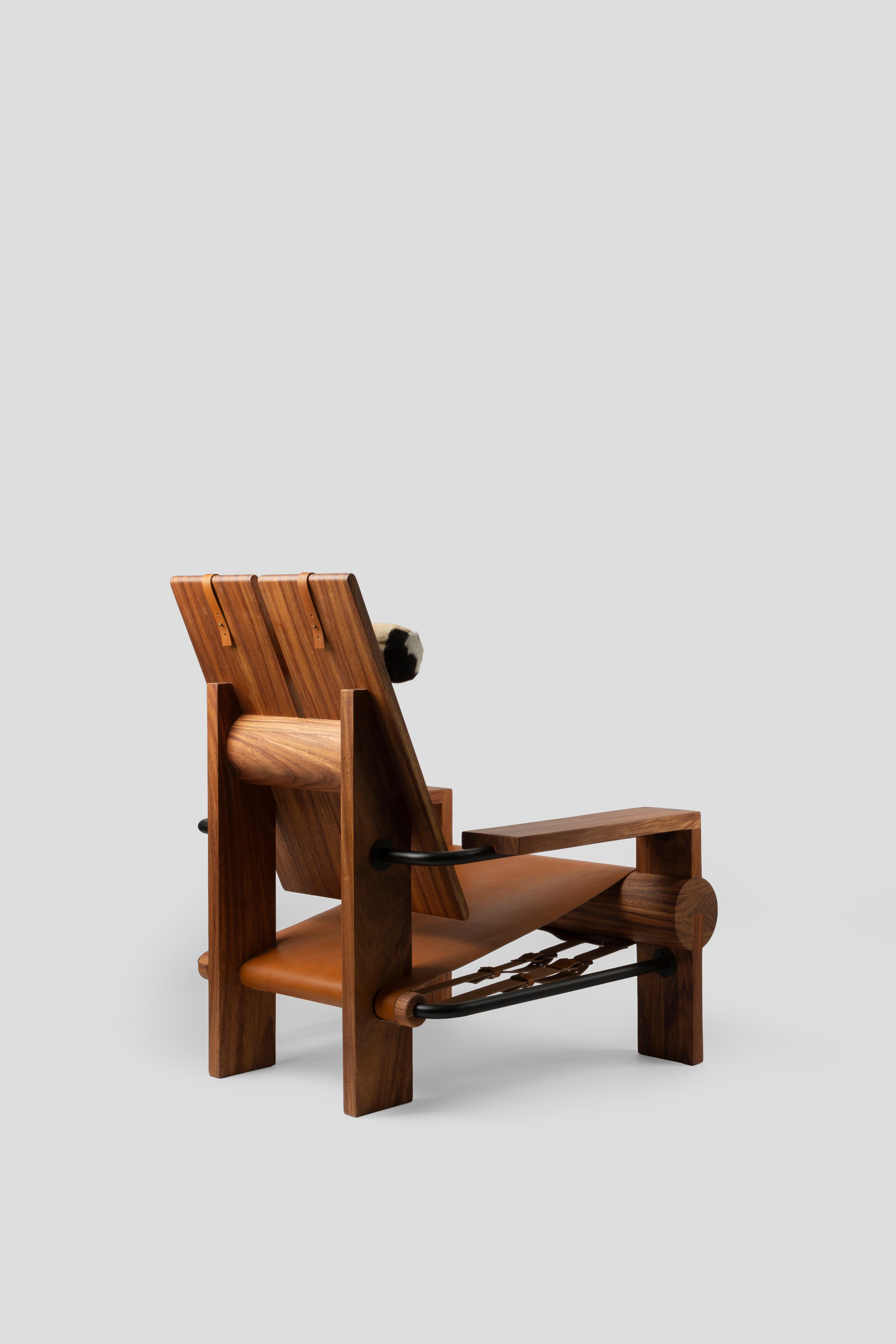 Hardwood Customizable Lounge Armchair San Francisco, Solid wood, Metal and leather. For Sale