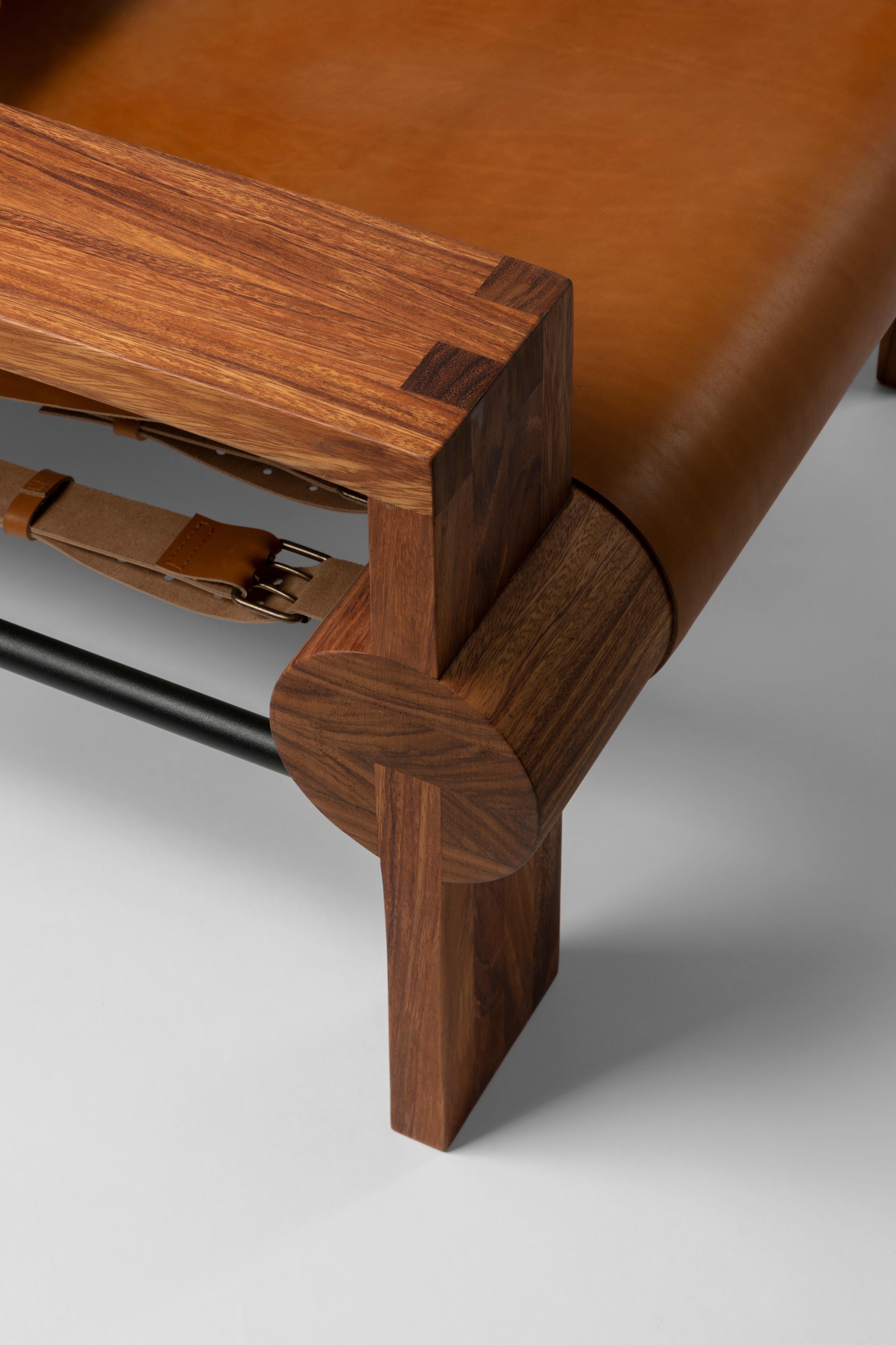 Customizable Lounge Armchair San Francisco, Solid wood, Metal and leather. In New Condition For Sale In Ciudad de México, CDMX