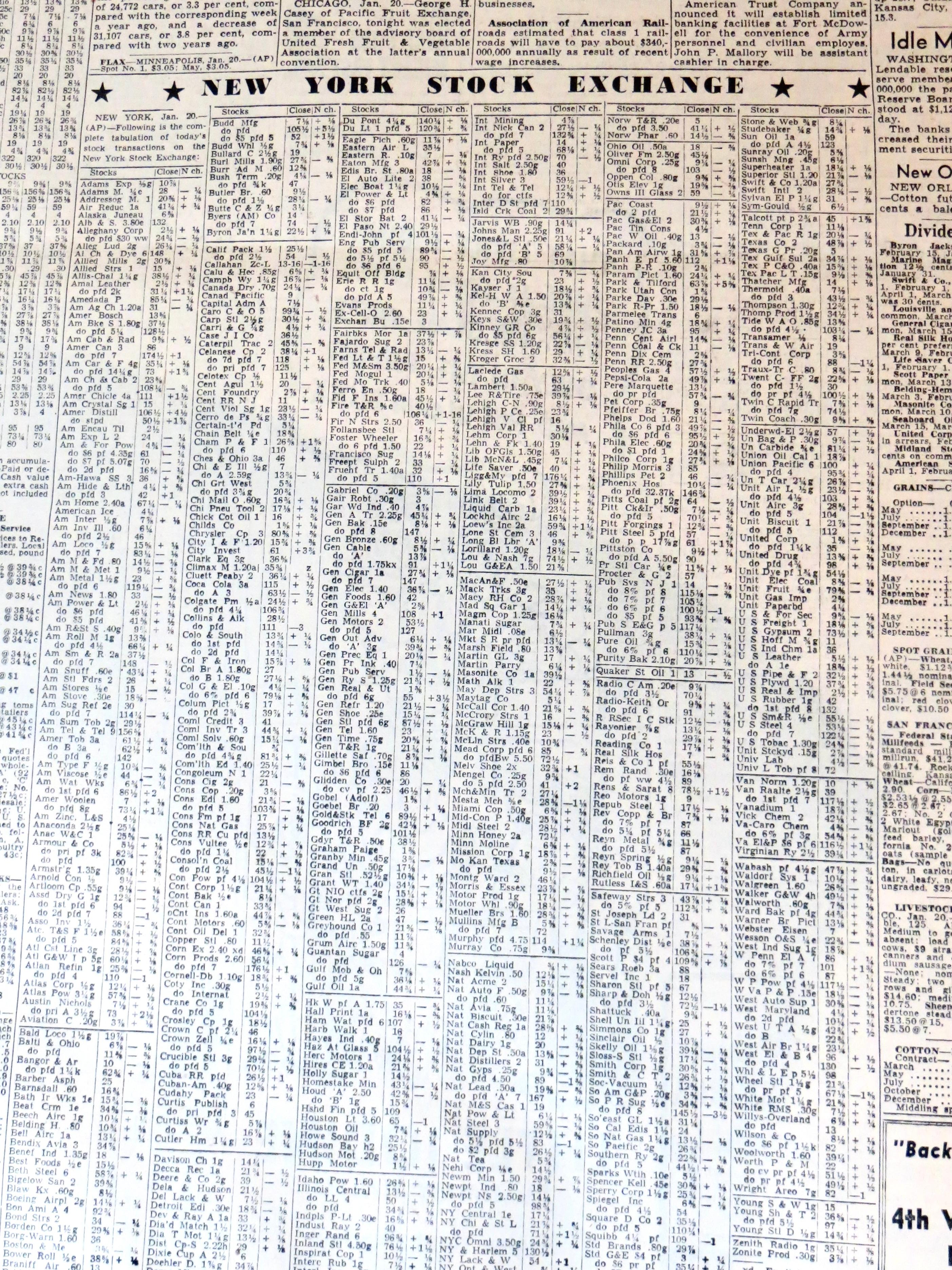 Newspapers of San Francisco Examiner for janvier 1944 dans un livre relié rigide (complété) en vente 8