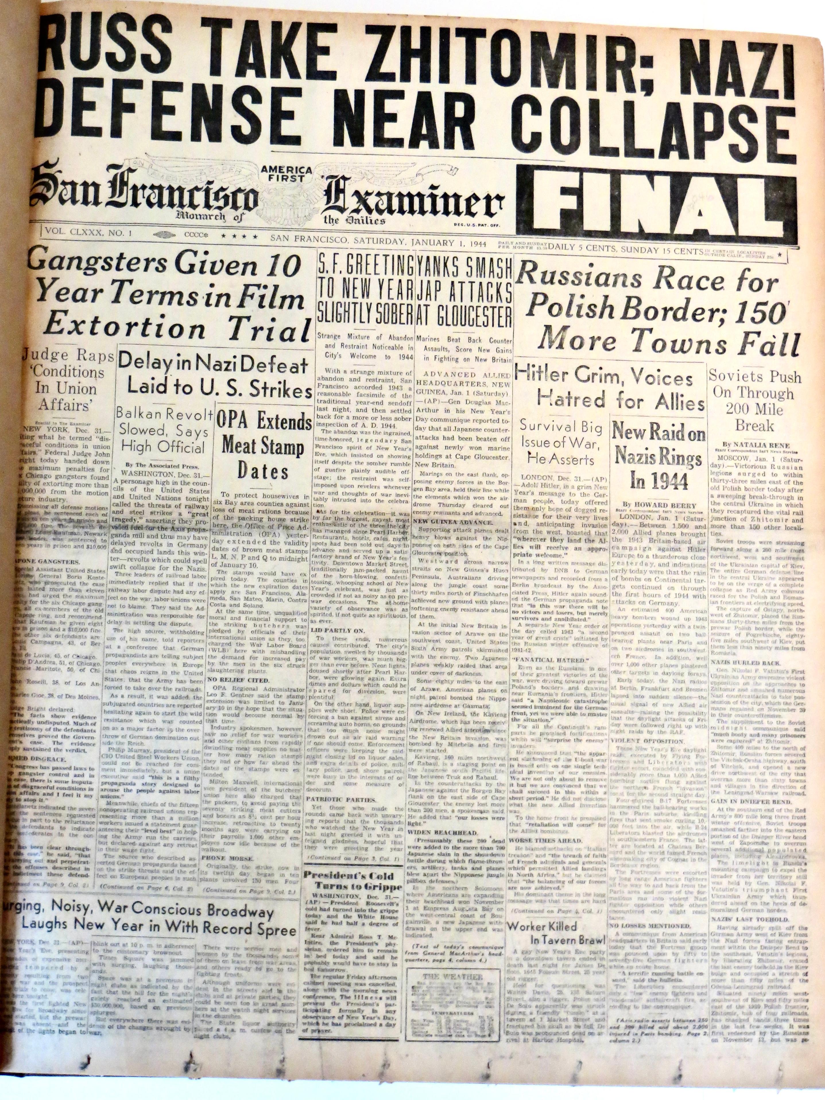 Mid-Century Modern Newspapers of San Francisco Examiner for janvier 1944 dans un livre relié rigide (complété) en vente