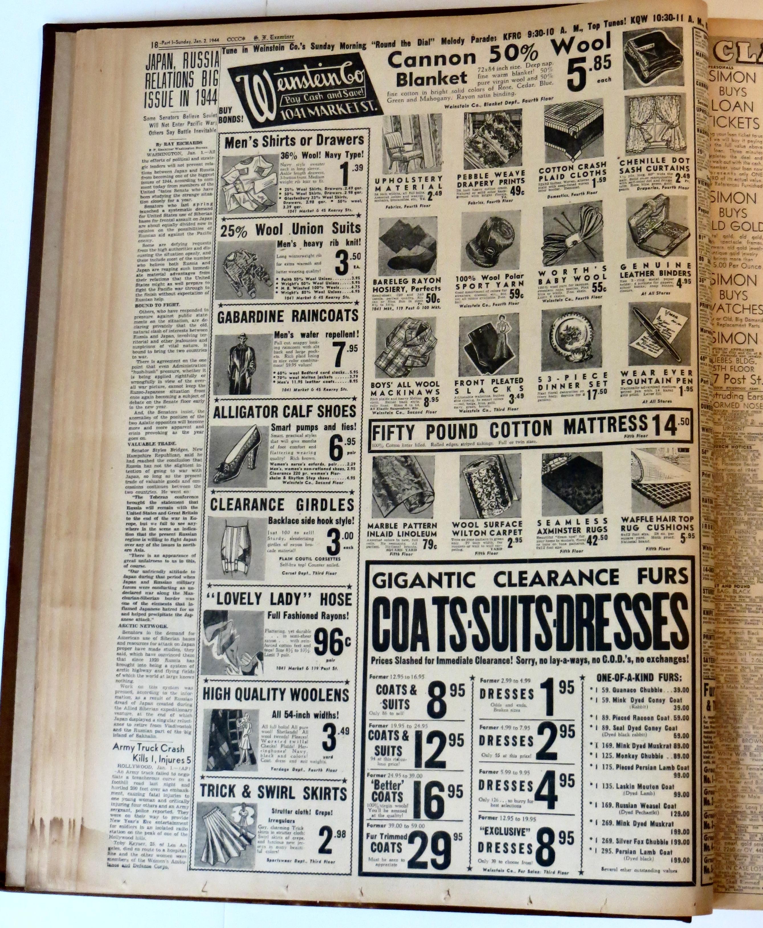 Milieu du XXe siècle Newspapers of San Francisco Examiner for janvier 1944 dans un livre relié rigide (complété) en vente