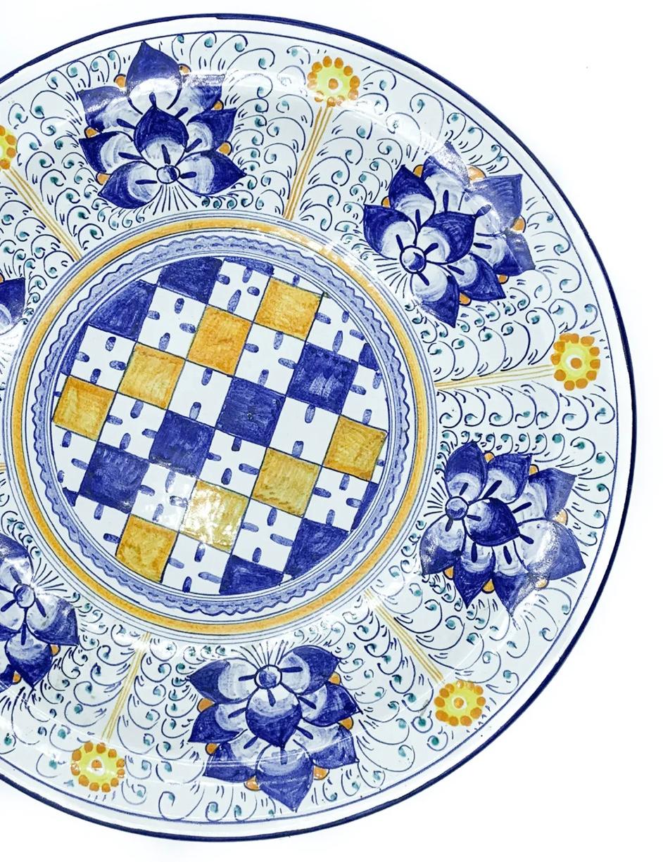 San Giminiano Italian ceramic plate, handprinted and realized in the 1970s. 

The plate pattern and decoration is typical of the centre of Italy, in particular Tuscany manufacturing and style. 

Conditions are really good, only minor fading due
