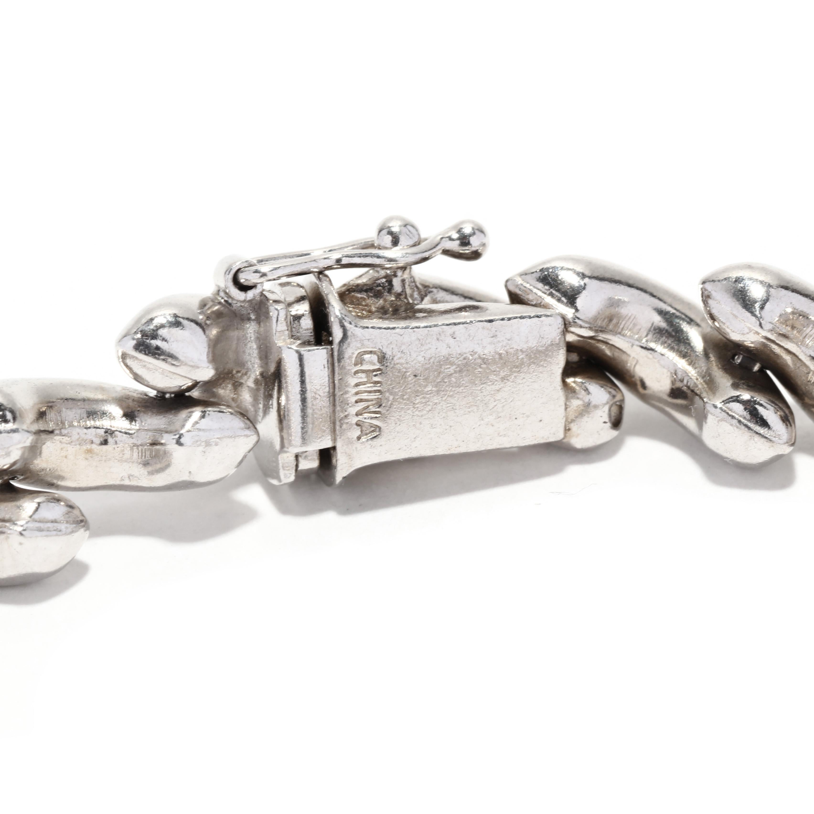 This Sterling Silver San Marco Link Bracelet is the perfect way to add a touch of elegance to your look! The 7.25 inch chain link bracelet features a classic San Marco design that is sure to turn heads. The delicate links are perfect for everyday