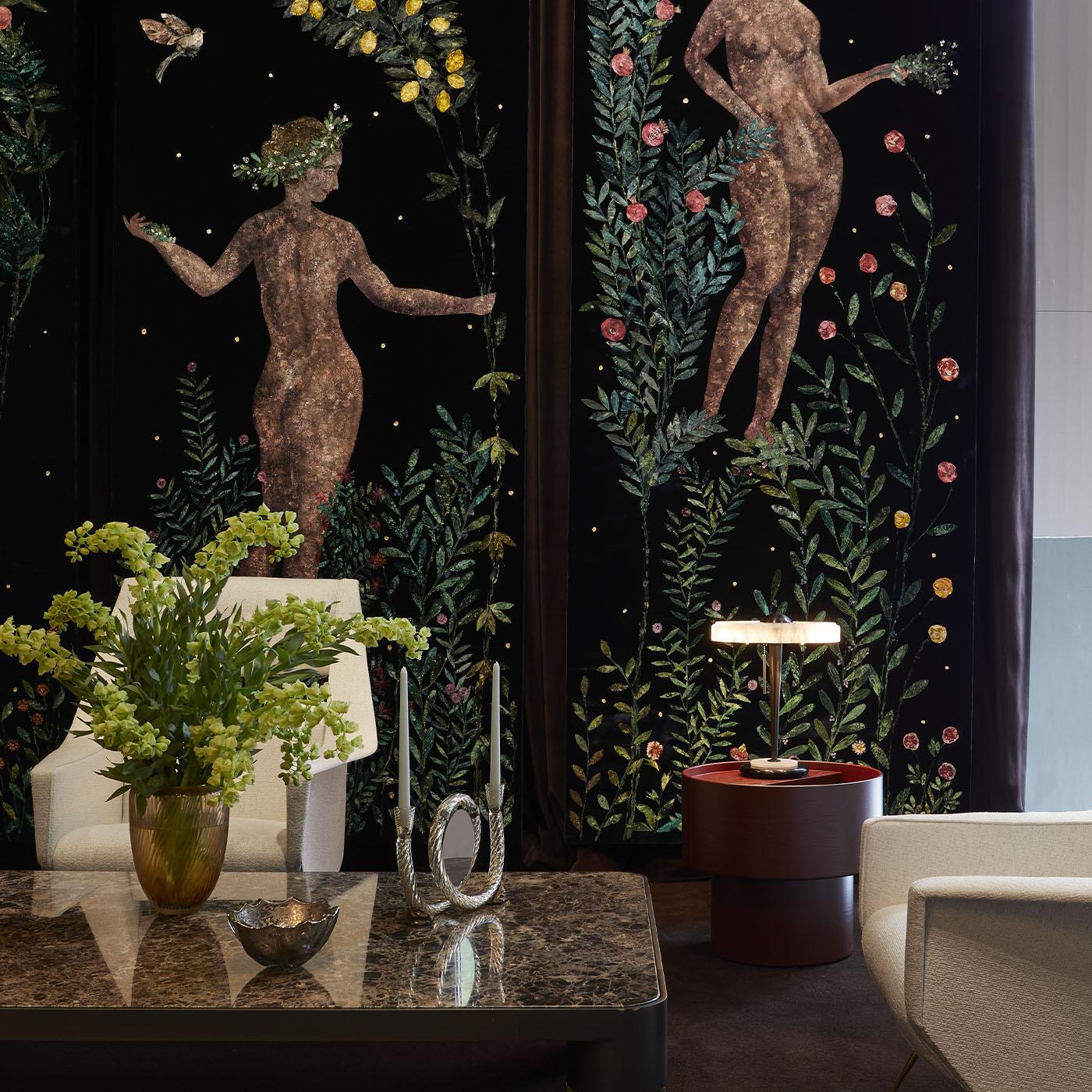 Die Illumination Collection'S von Aina Kari und Giovanni Botticelli fängt das harmonische Zusammenspiel von Licht, Reflexion und außergewöhnlicher Handwerkskunst ein. Inspiriert von alten Ritualen wie dem Anzünden einer Kerze und dem Blick ins