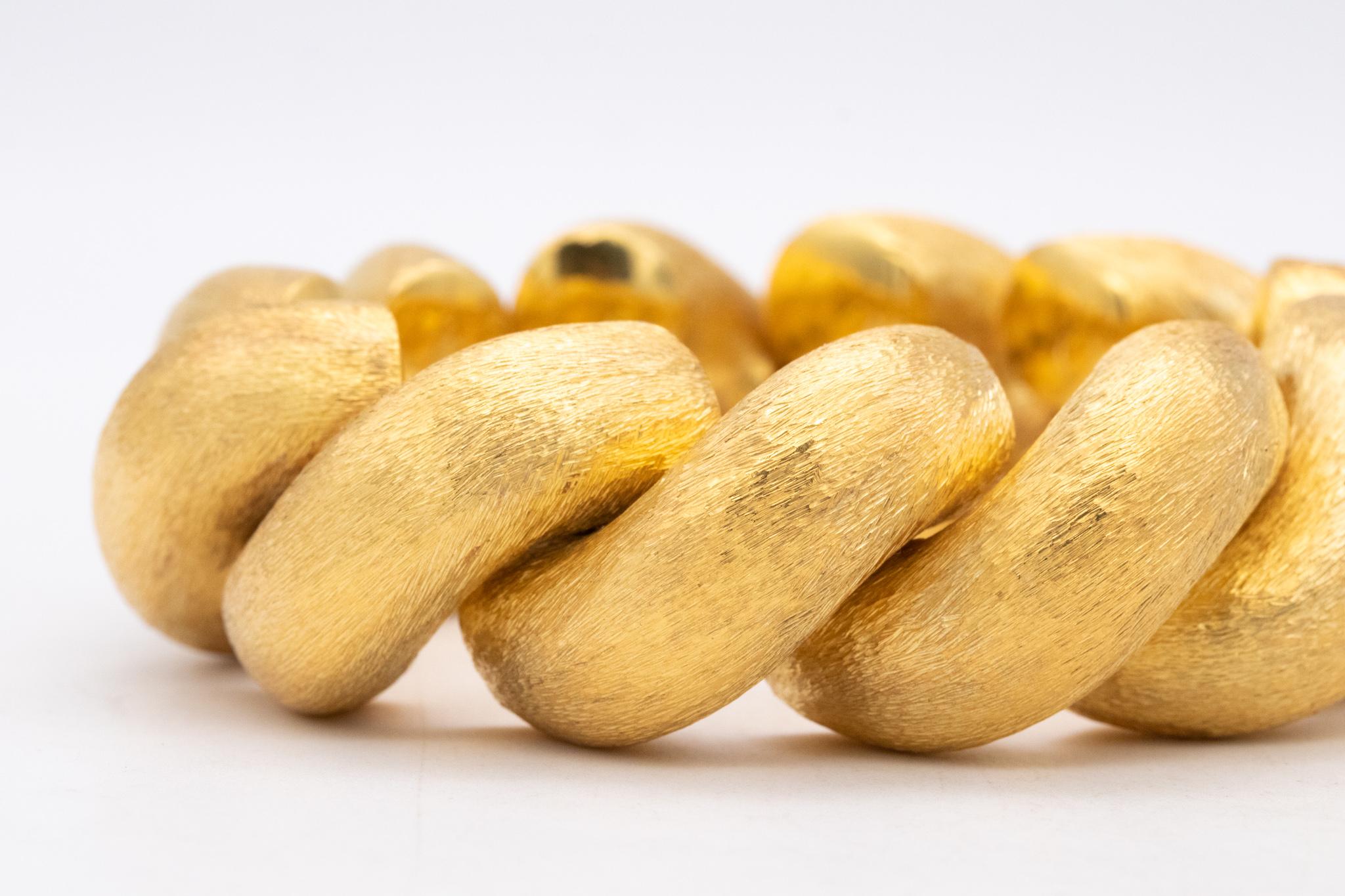 Pulsera San Marcos 1960 Mid Century Huge Links de oro amarillo de 18 quilates texturado en venta 5