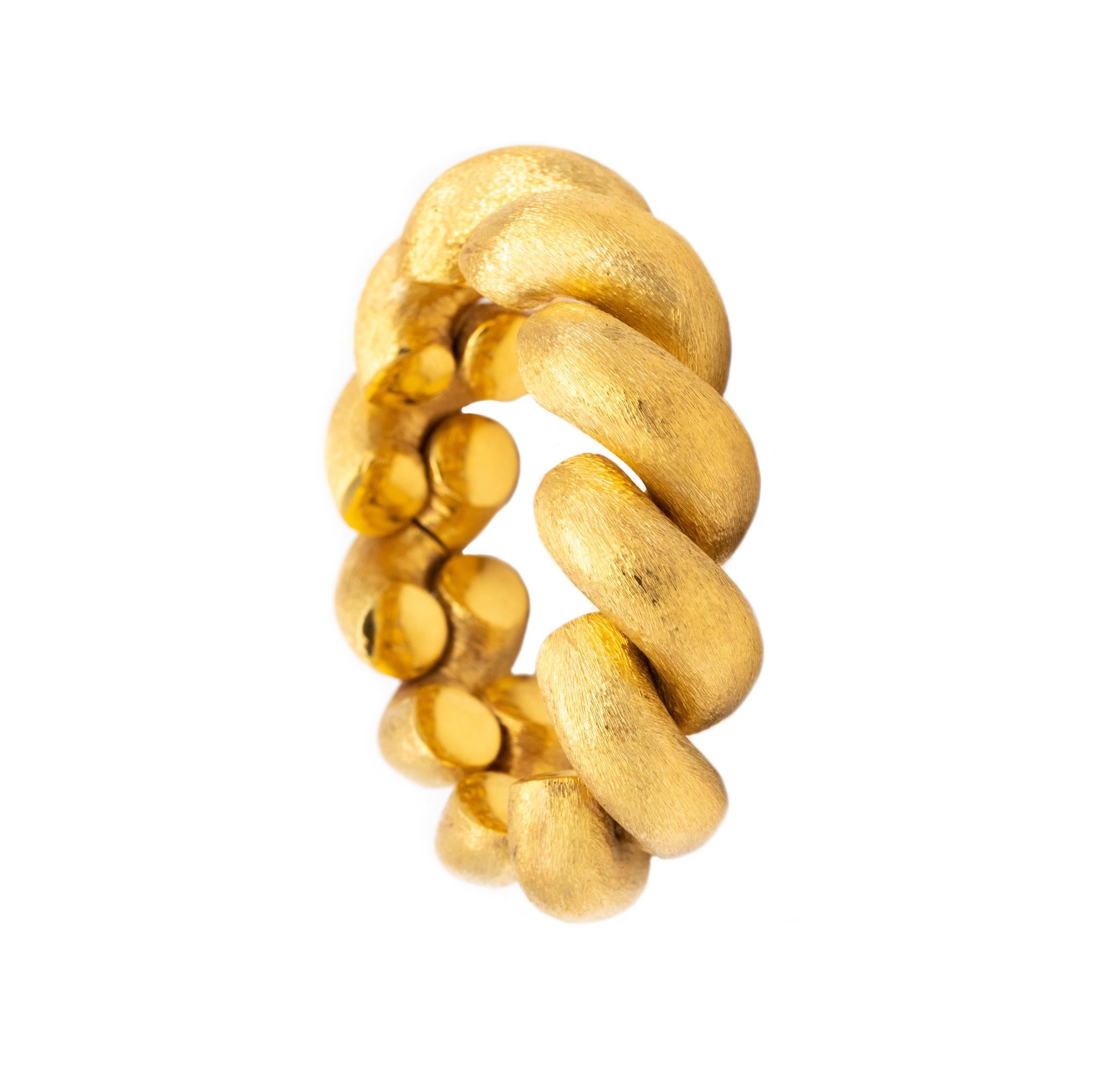 Pulsera de eslabones San Marcos de mediados de siglo.

Una excepcional, extragrande y extravagante pulsera enorme fabricada en Italia, circa1960. Fue totalmente elaborado en oro amarillo macizo de 18 quilates y acabado, con motivos cepillados