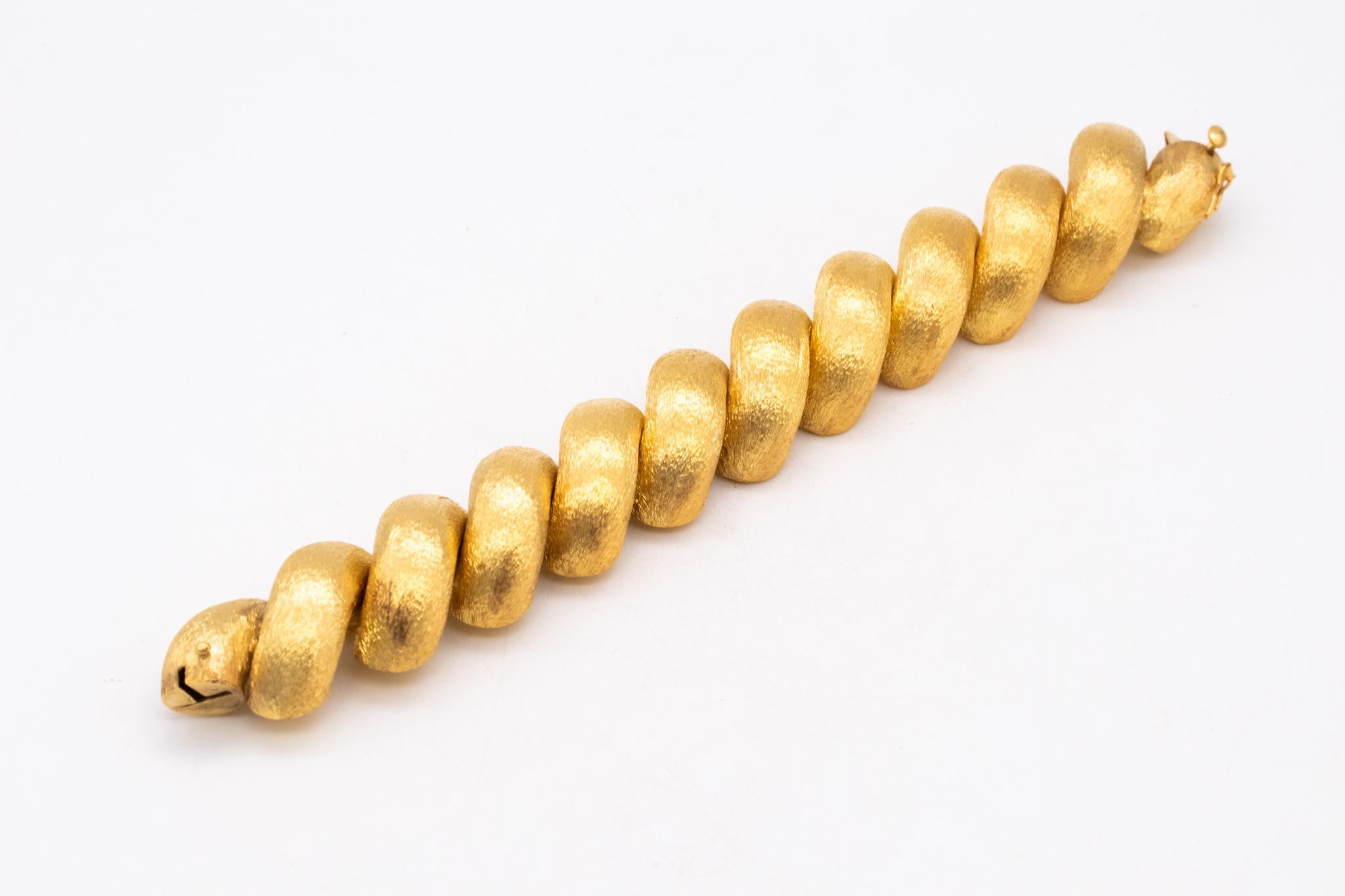 San Marcos 1960 Mid Century Huge Links Bracelet in Textured 18Kt Yellow Gold 4