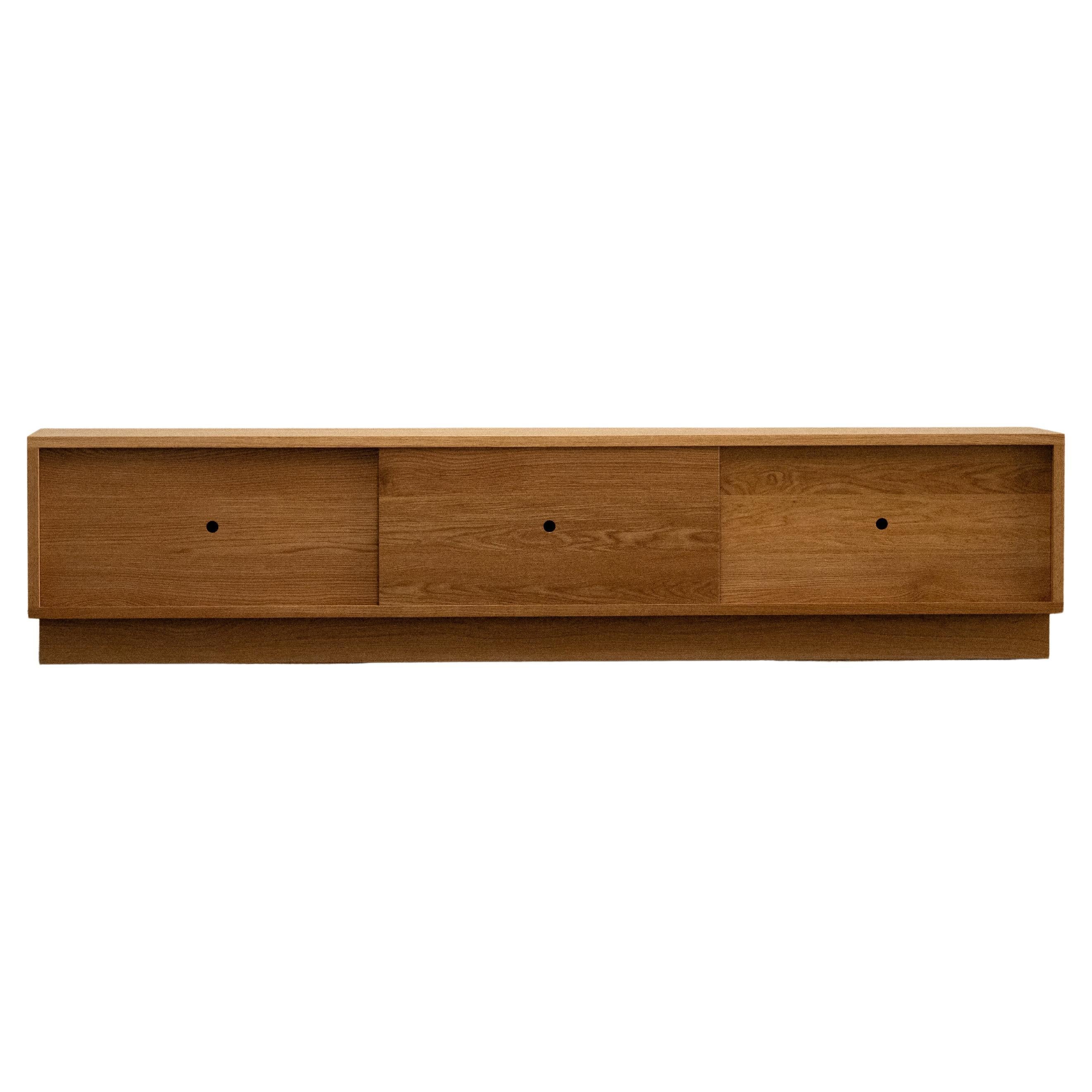 SANS - Mobile multimediale in Oak / Credenza bassa di Amee Allsop Studio e Mokko Seishin