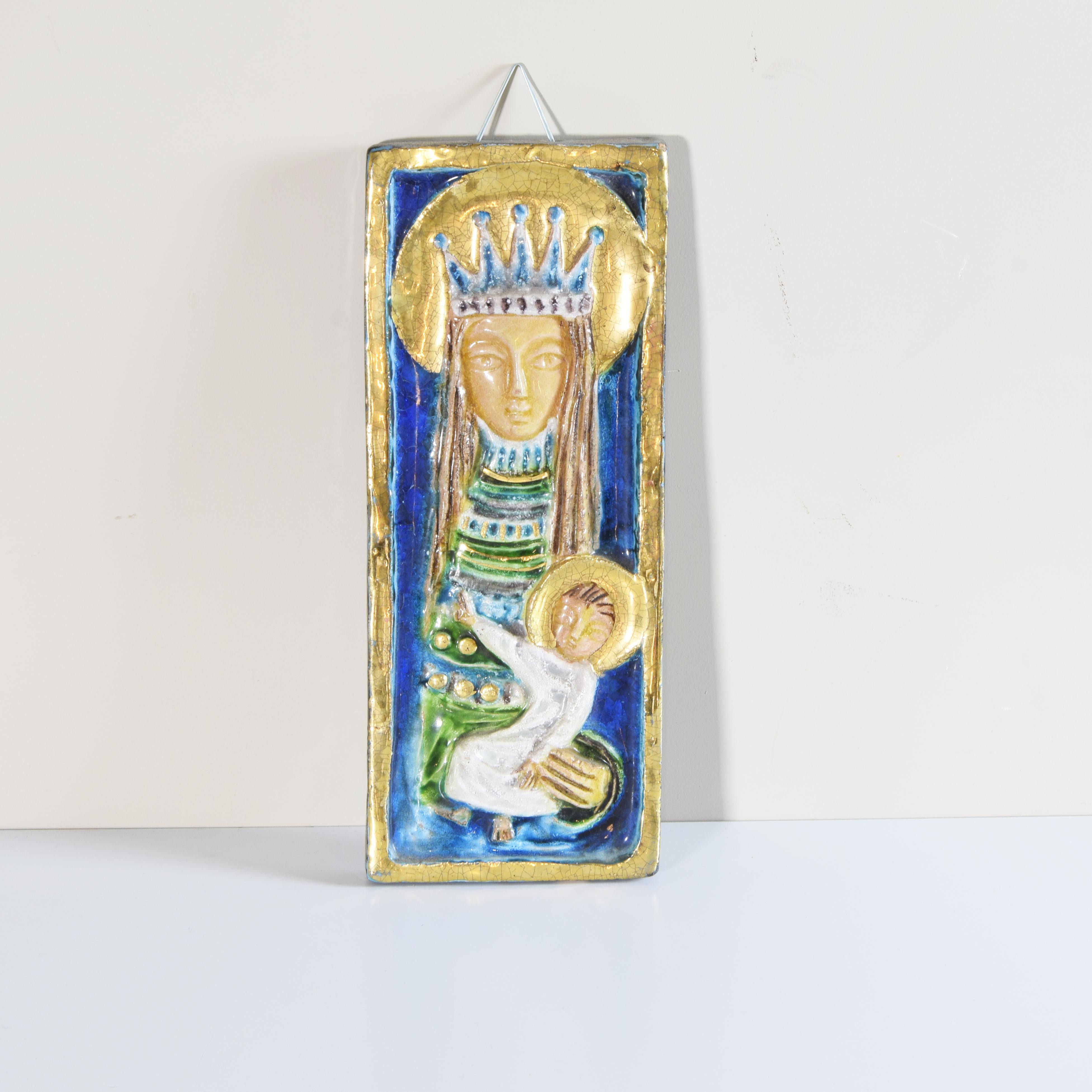 San Polo Venise bas-relief en céramique émaillée représentant la nativité .
San Polo est une entreprise historique et renommée dans le monde de la céramique, avec des racines profondes dans la tradition vénitienne. Ils sont spécialisés dans la
