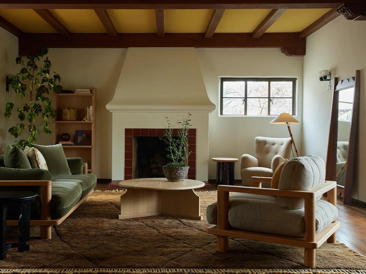 The San Rafael Lounge Chair is a generously proportioned chair that excels in comfort.  The plush wide-channel tufted cushions are tailored beautifully to interlock with the expertly crafted solid hardwood frame.  

 The Lawson-Fenning Collection is