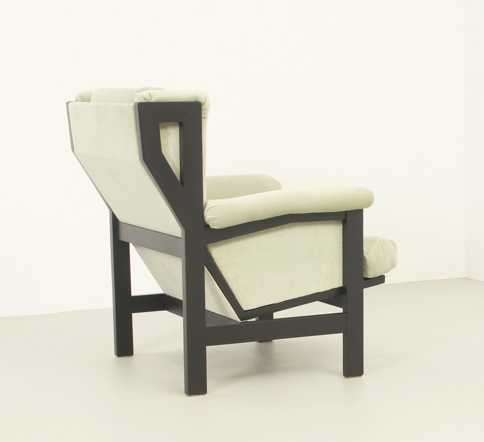 San Remo armchair designed in 1959 by Rafael Carreras for MYC-Gavina, Spain. Black lacquered beech wood structure and new upholstery in velvet fabric.