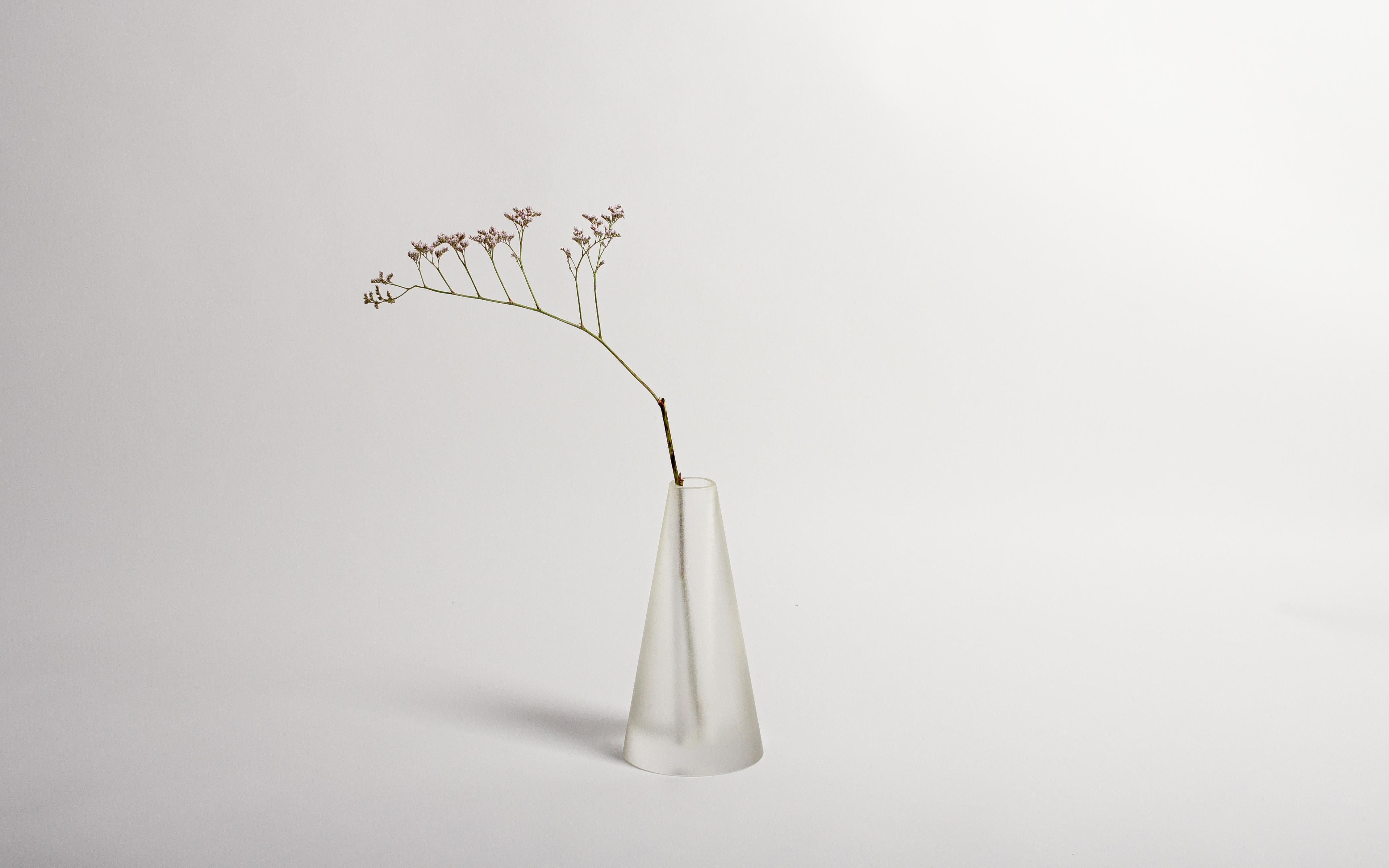 Sana Vase Small by Tom Fereday 2