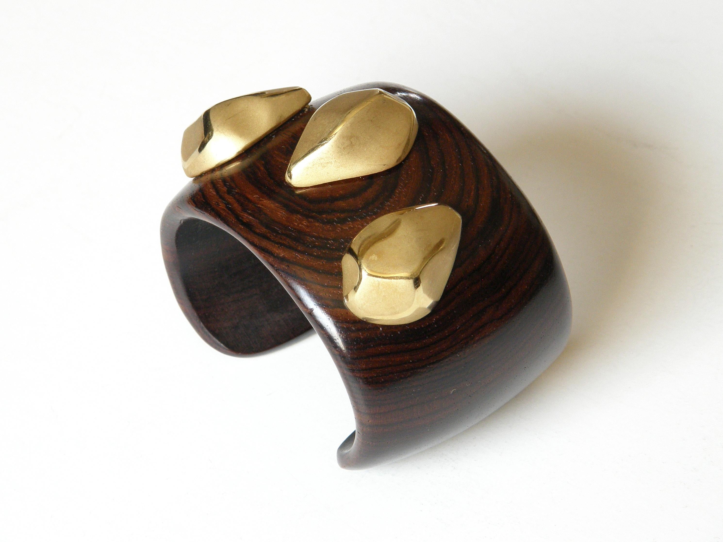 Modernist Sanalitro 18k Gold and Wood Cuff Bracelet and Clip on Earrings Set Made in Italy For Sale