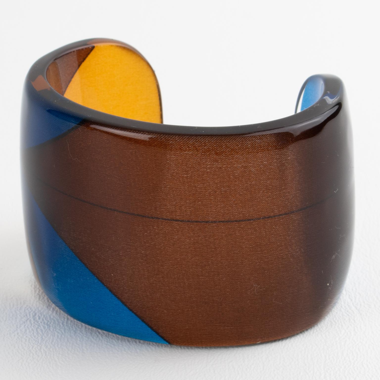 Moderne Sanalitro Milano - Bracelet manchette en résine acrylique avec écharpe en soie géométrique en vente