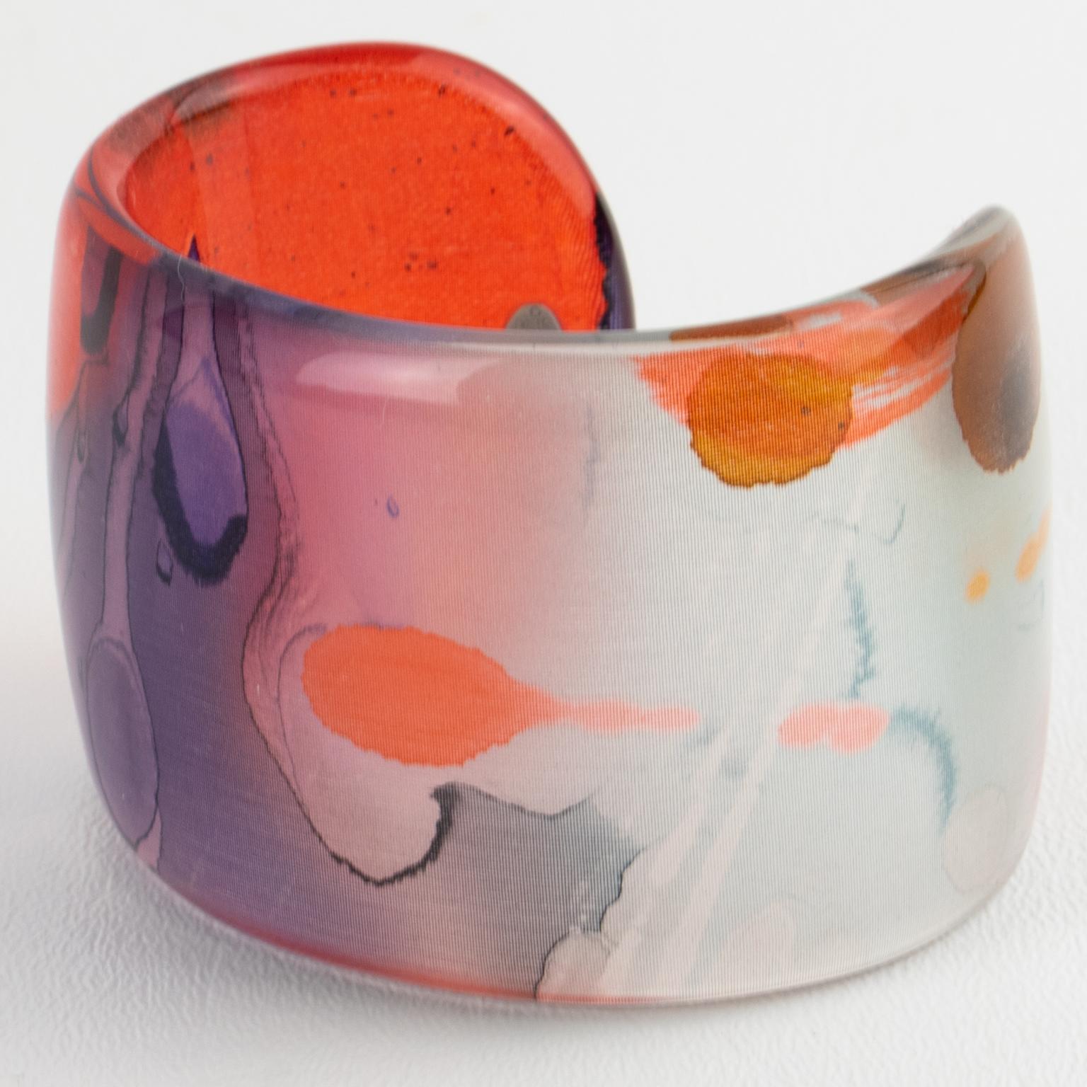 Moderno Bracciale Bangle in resina acrilica Sanalitro Milano con sciarpa di seta multicolore in vendita