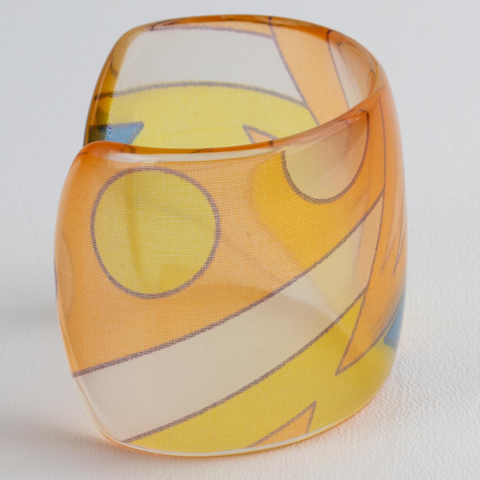 Bracciale Bangle in resina acrilica Sanalitro Milano con sciarpa di seta pastello In condizioni ottime in vendita a Atlanta, GA