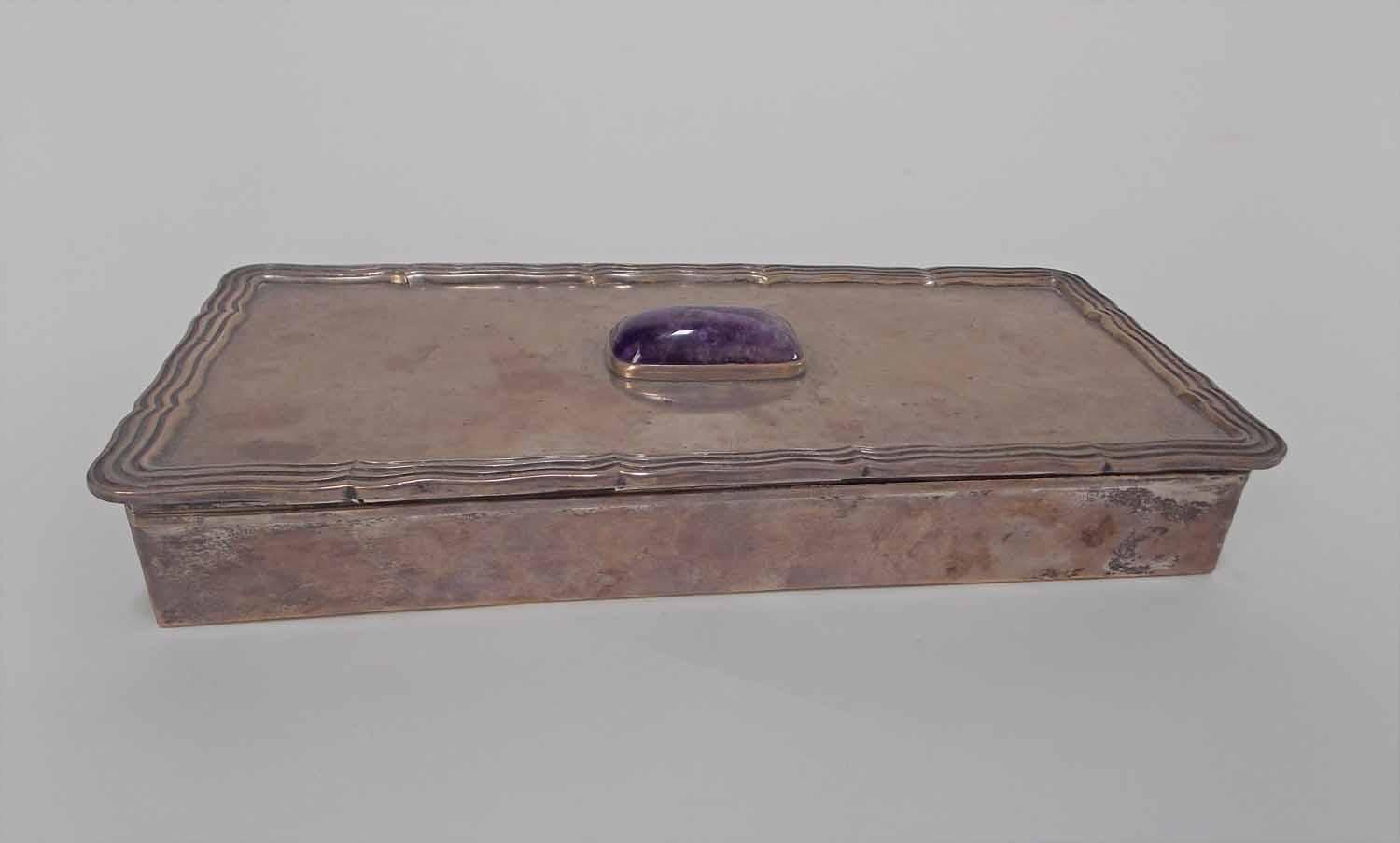 A Silver and Amethyst box 
Carved and mounted with an Amethyst Cabochon.
Wood interior
Stamped signature.
 