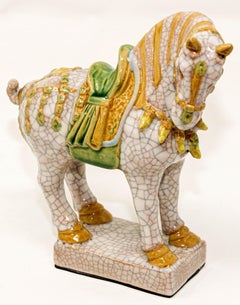Statue de cheval en poterie blanche antique émaillée de Sancai, style chinois de la Dynasty Tang
