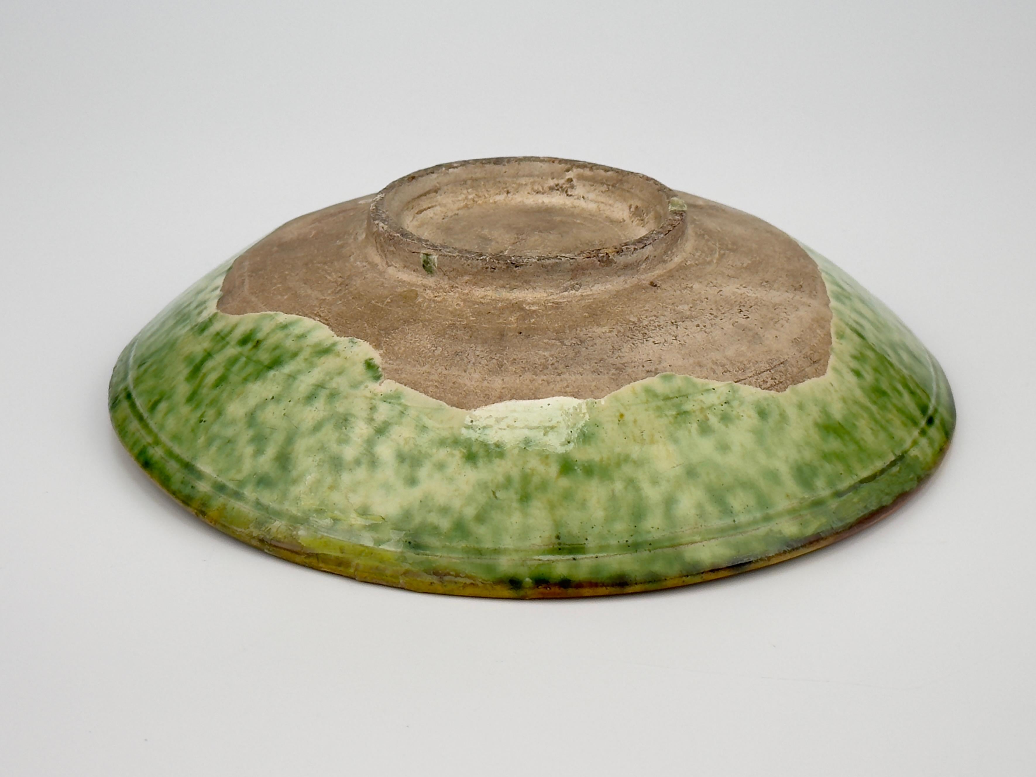 Chinese Sancai-Glazed ‘Floral’ Dish, Liao Dynasty(916~1125) For Sale