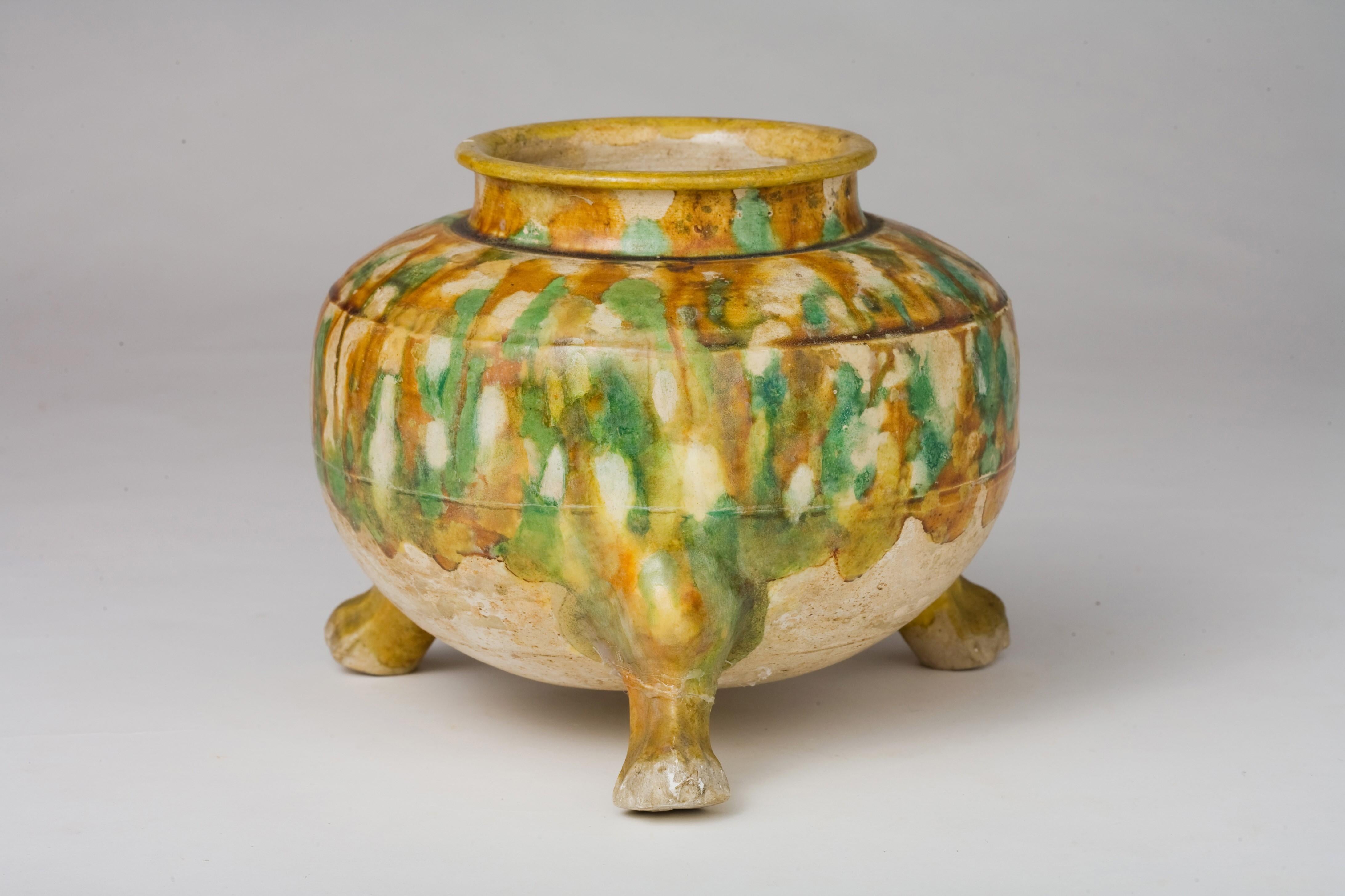 Sancai-Glazed Pottery Tripod Jar, Tang Dynasty In Good Condition For Sale In seoul, KR