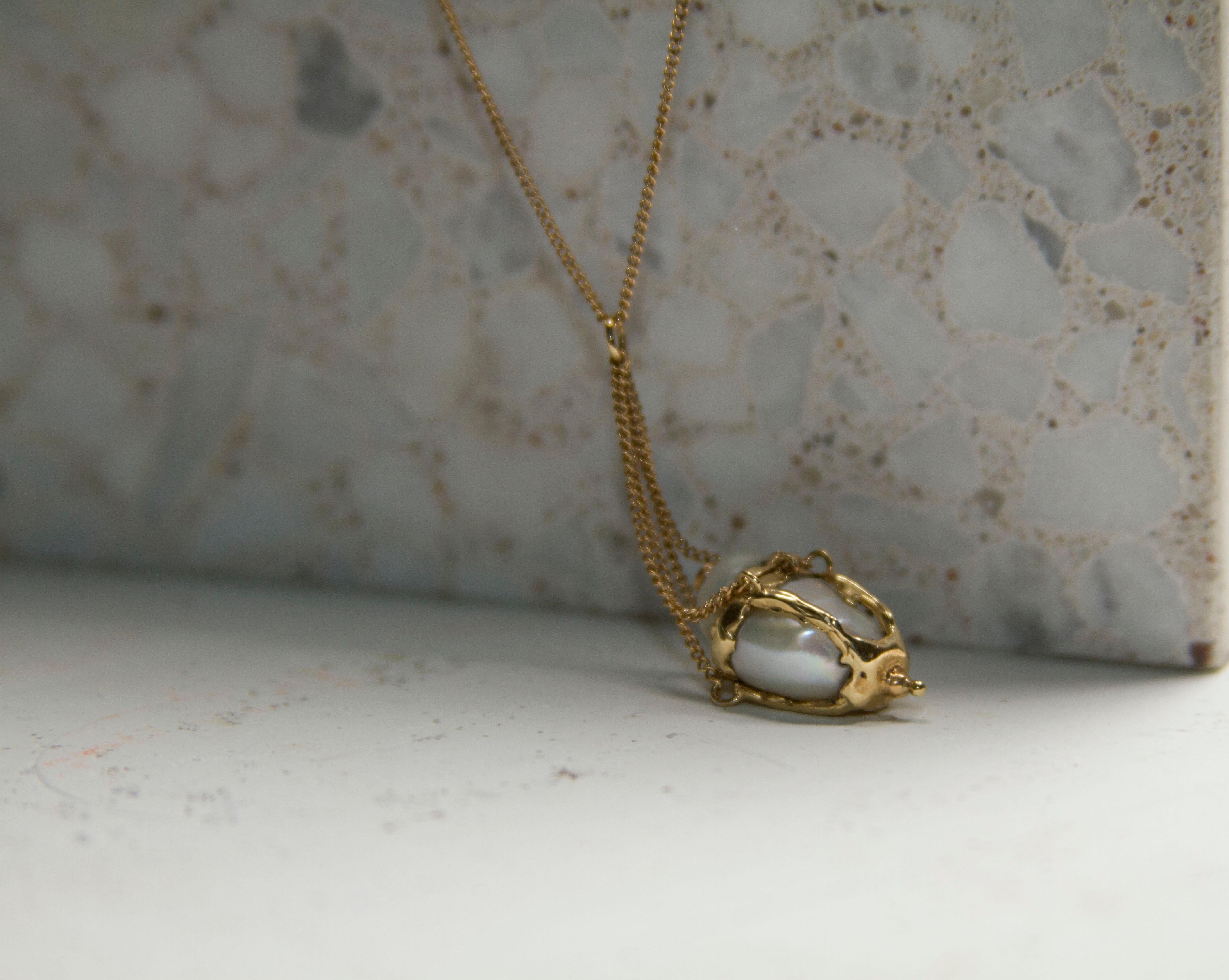 Round Cut Sanct Desiderata Pearl Urn Necklace in 14 Karat Gold For Sale