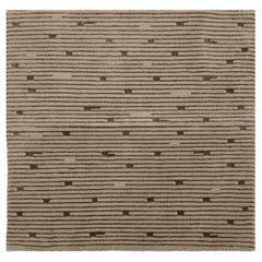 Tapis « Linear Drift » de Doris Leslie Blau, couleur beige sable et rayures abstraites